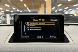 sininen Audi Q3 2014 kuva 13.