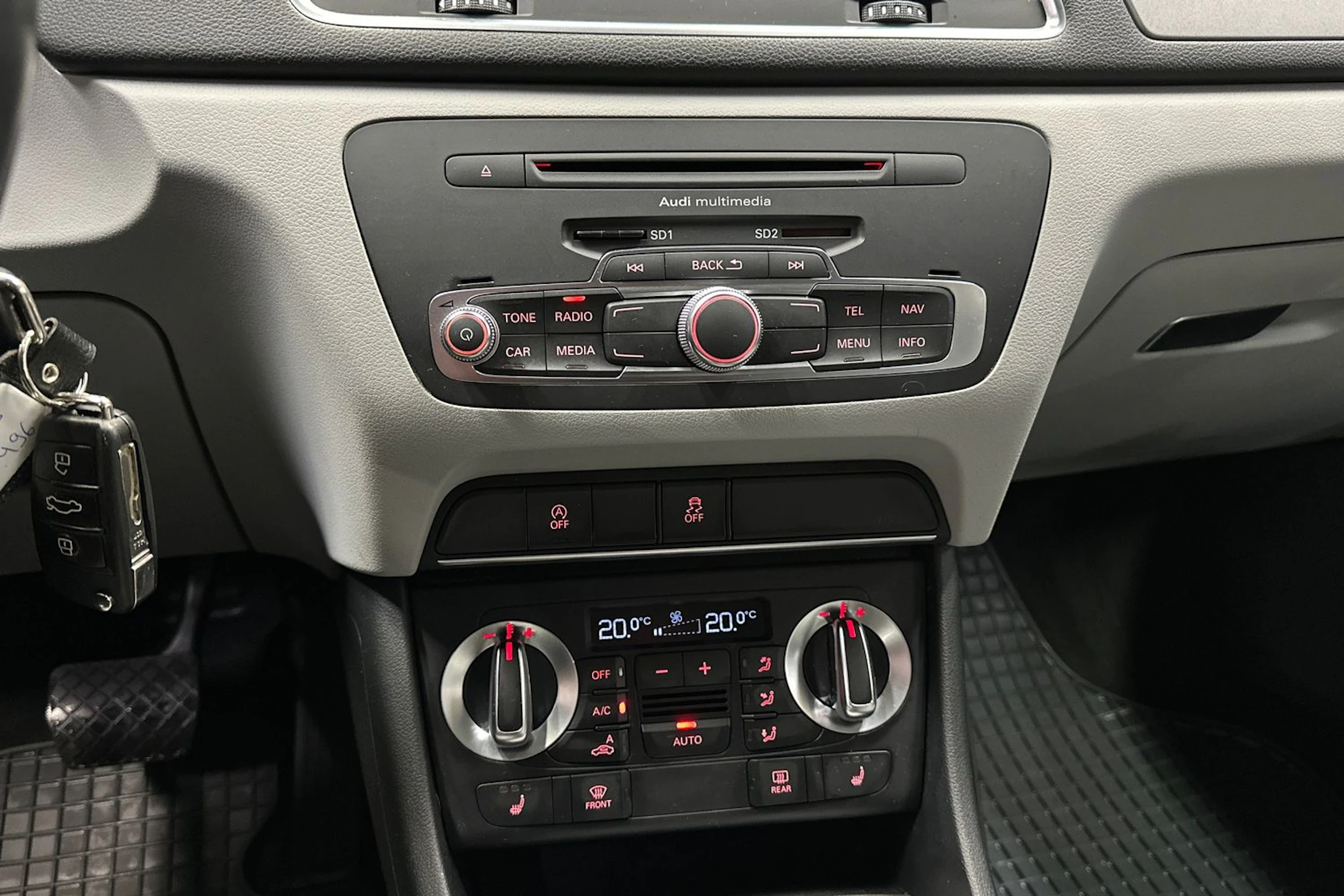 sininen Audi Q3 2014 kuva 15.