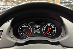 sininen Audi Q3 2014 kuva 17.