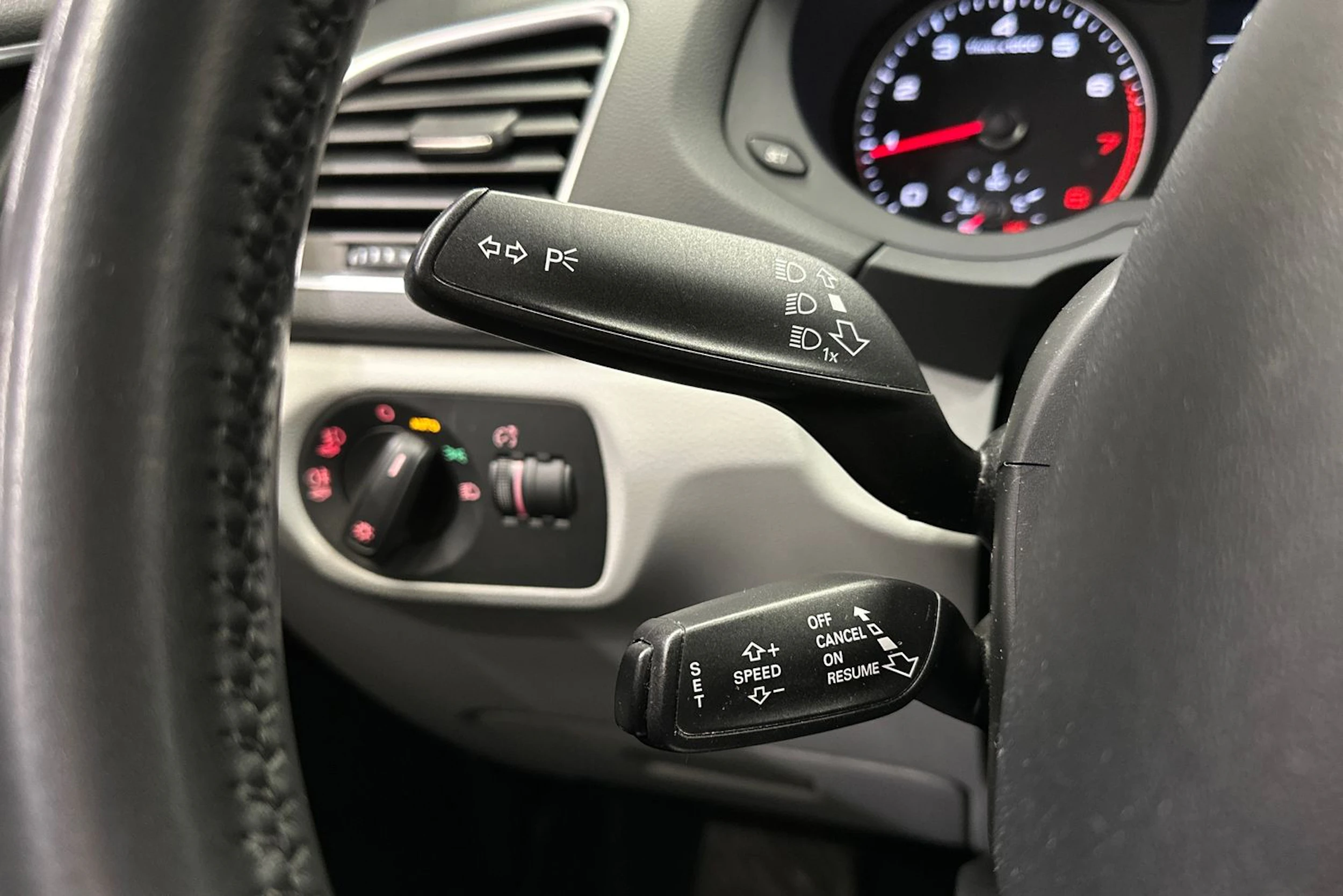 sininen Audi Q3 2014 kuva 18.