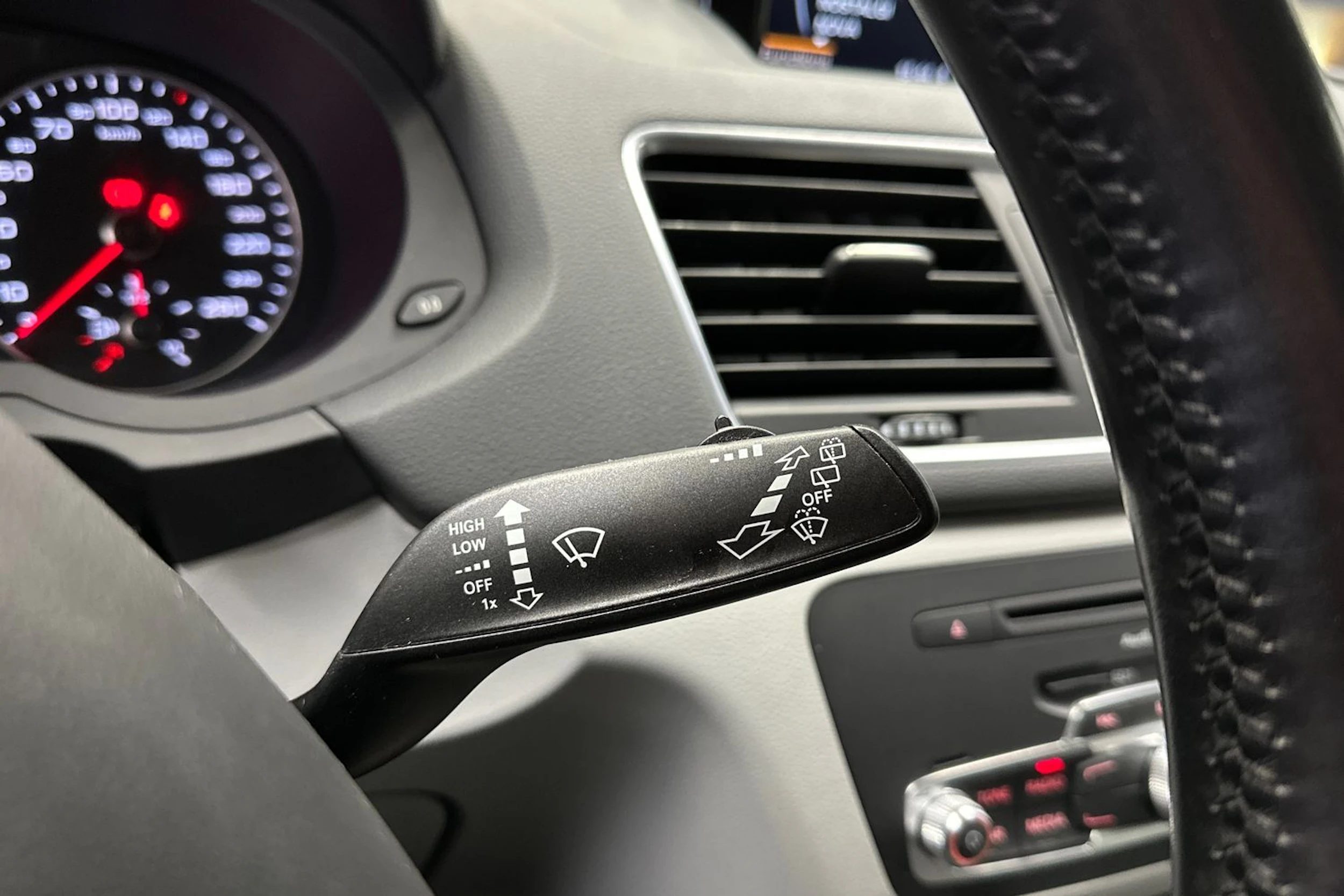 sininen Audi Q3 2014 kuva 19.