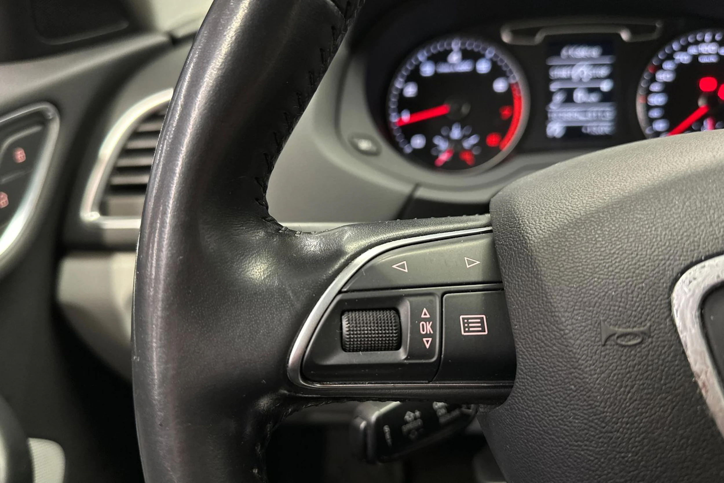 sininen Audi Q3 2014 kuva 20.