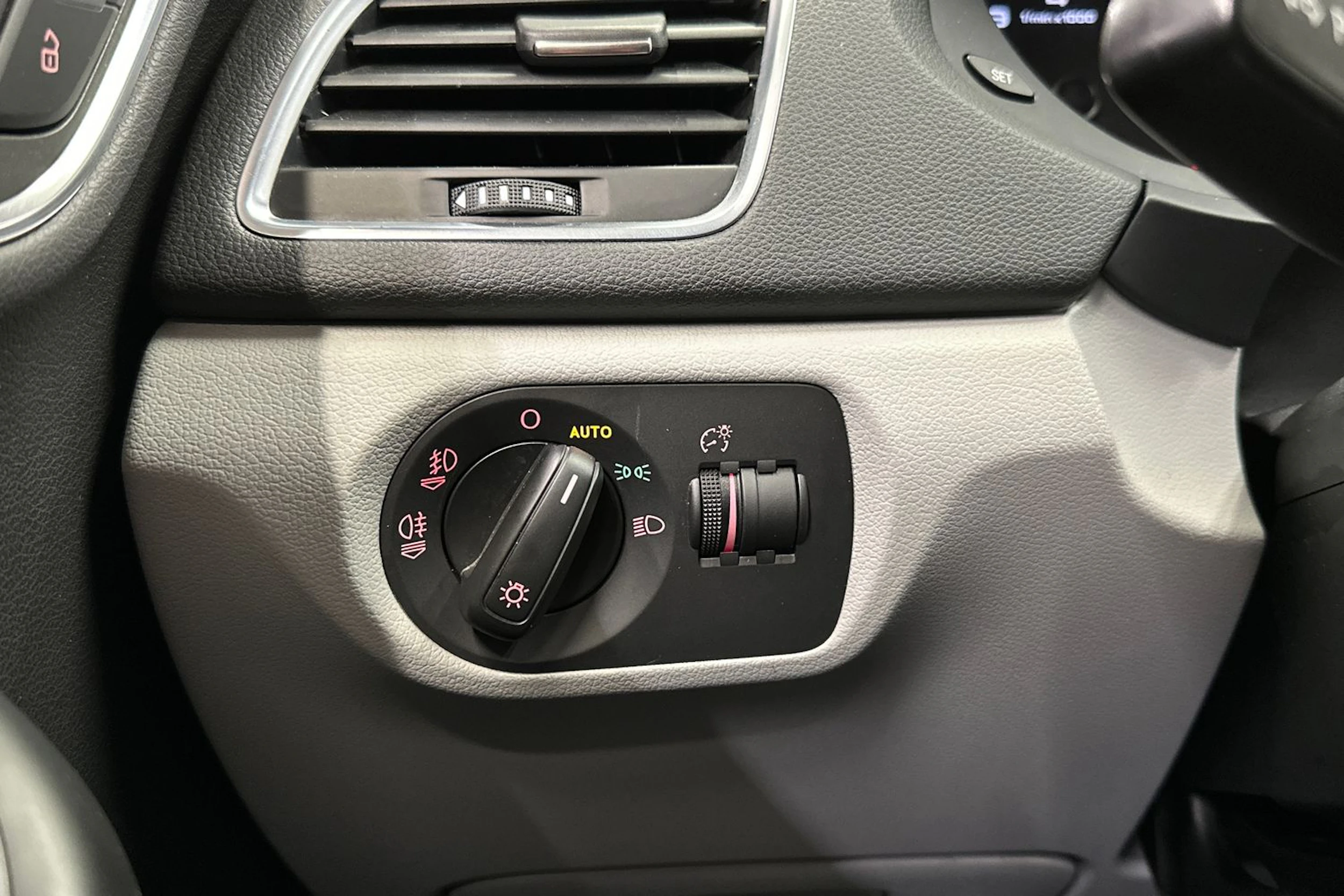 sininen Audi Q3 2014 kuva 22.