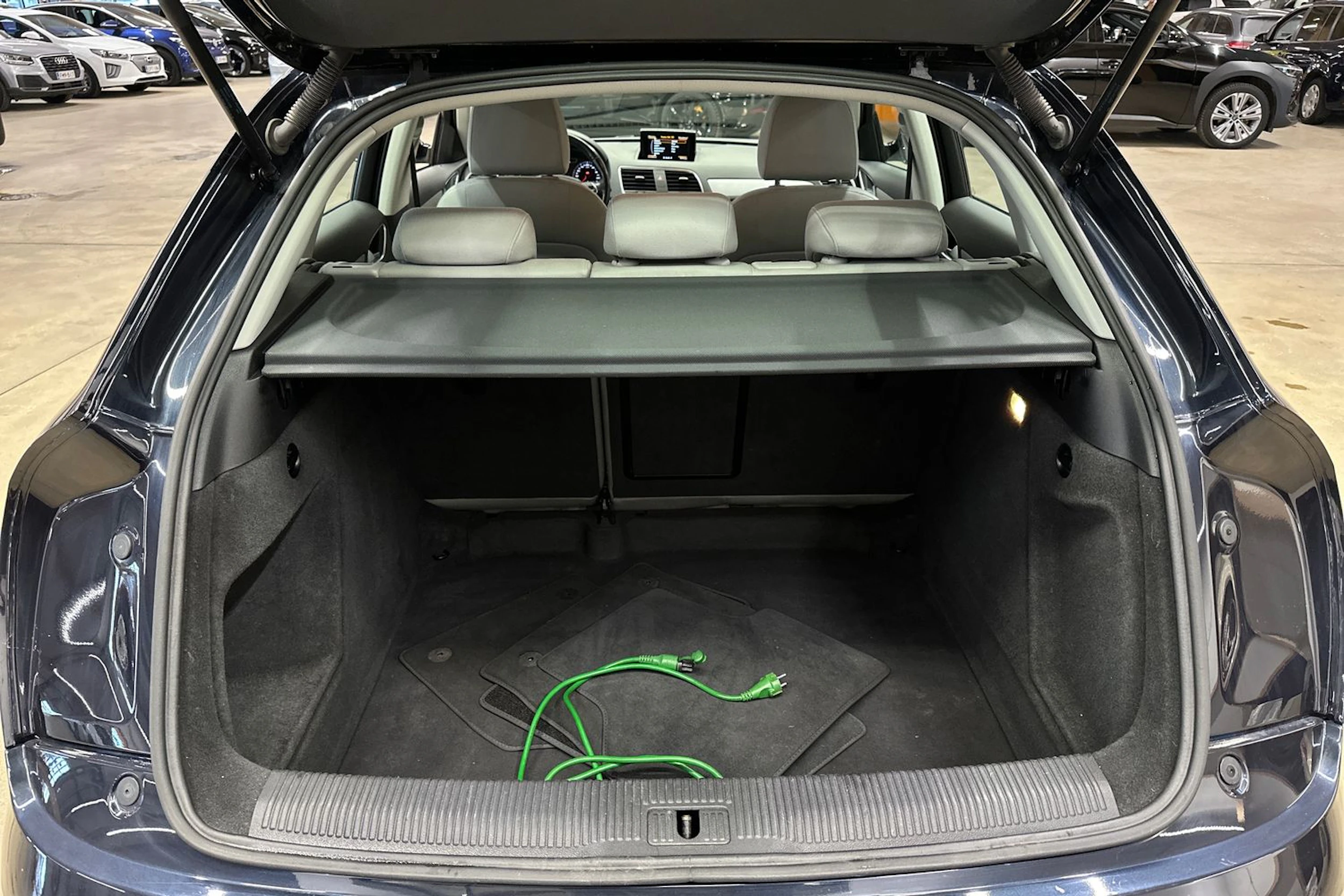 sininen Audi Q3 2014 kuva 24.