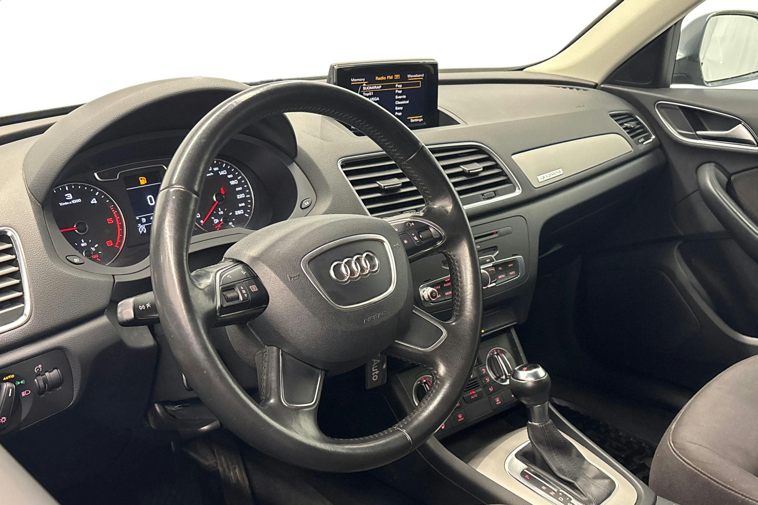 harmaa Audi Q3 2014 kuva 7.