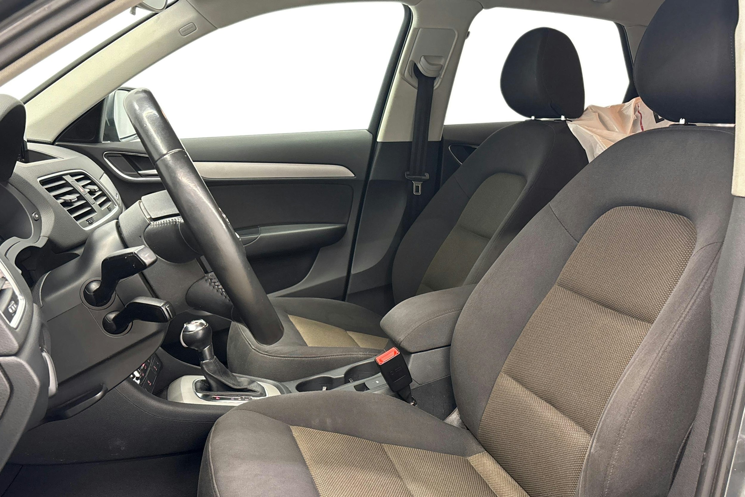 harmaa Audi Q3 2014 kuva 9.