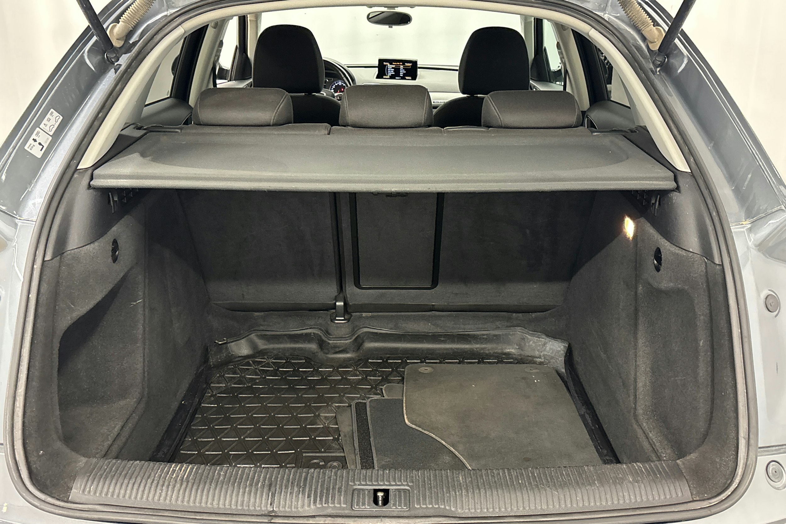 harmaa Audi Q3 2014 kuva 14.