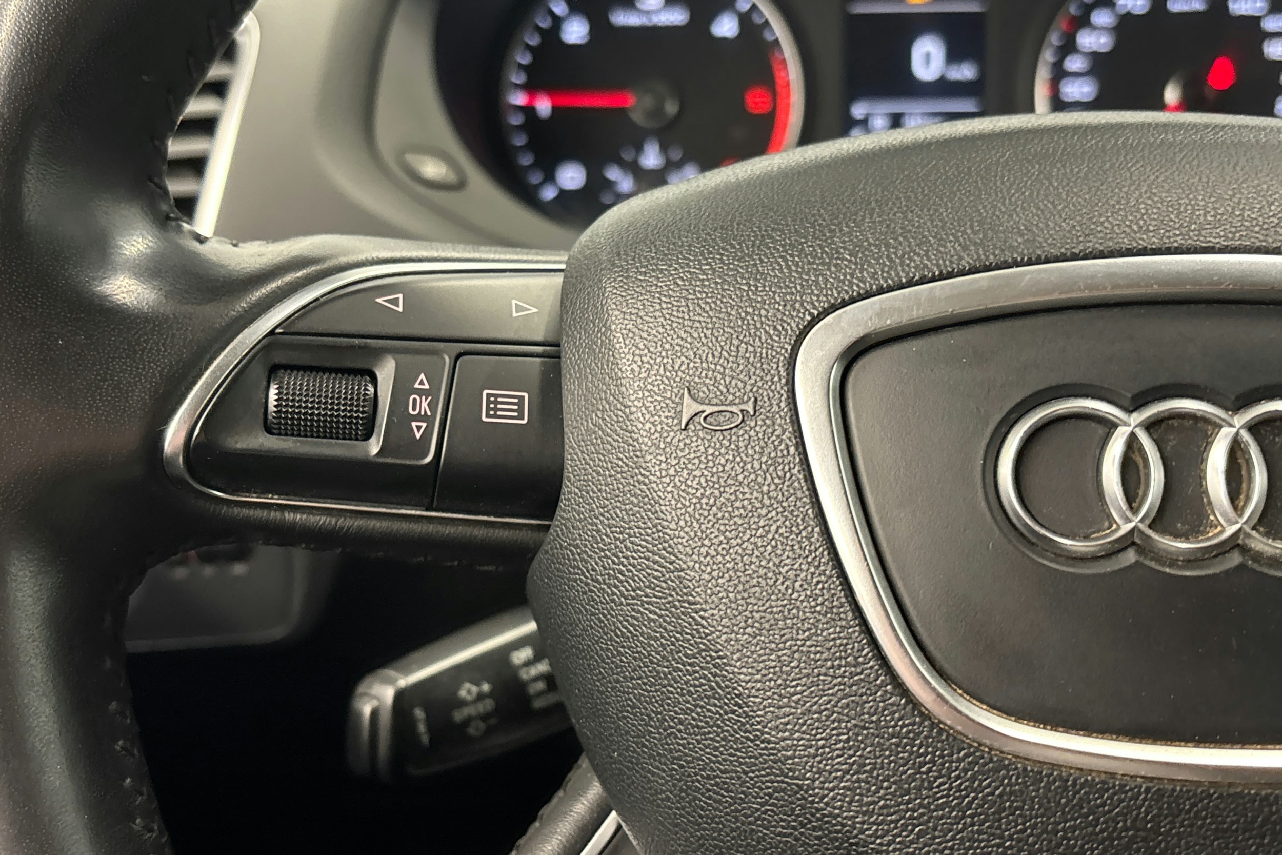 harmaa Audi Q3 2014 kuva 17.