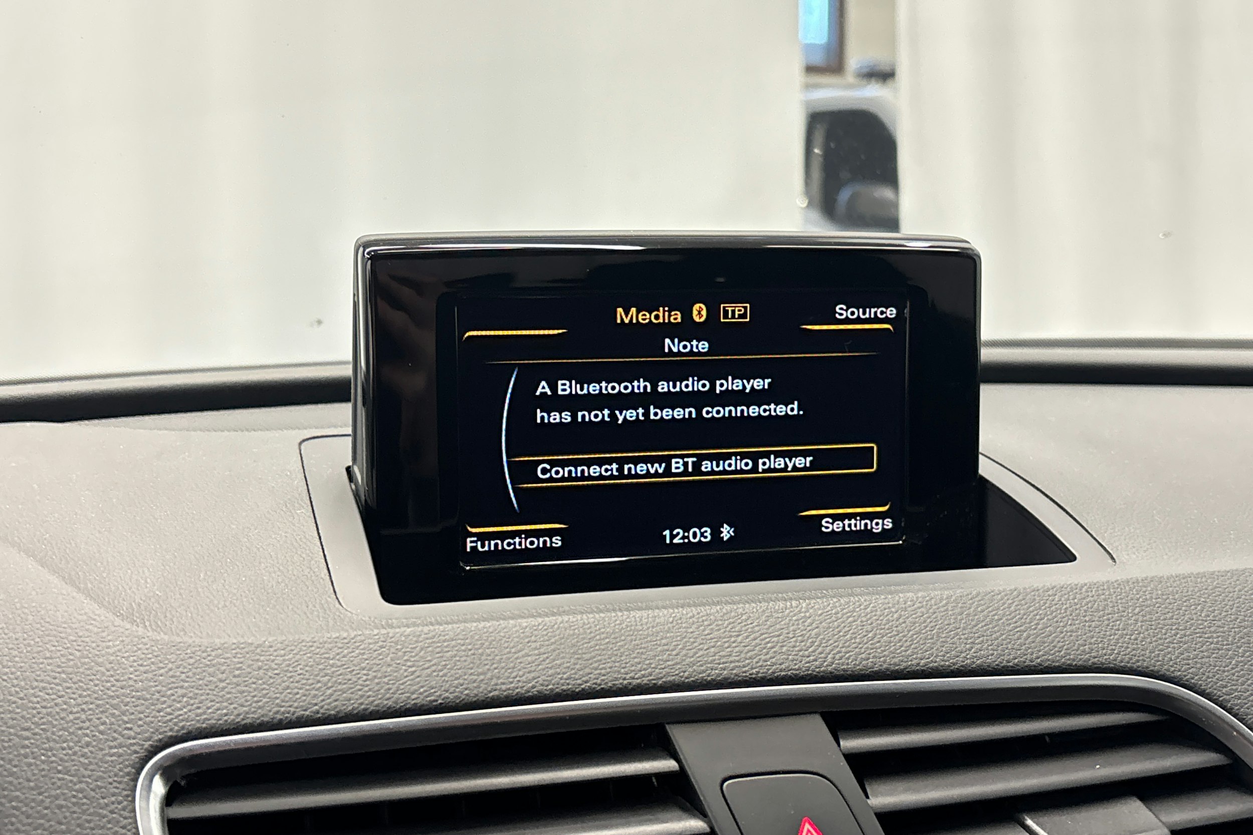 harmaa Audi Q3 2014 kuva 21.