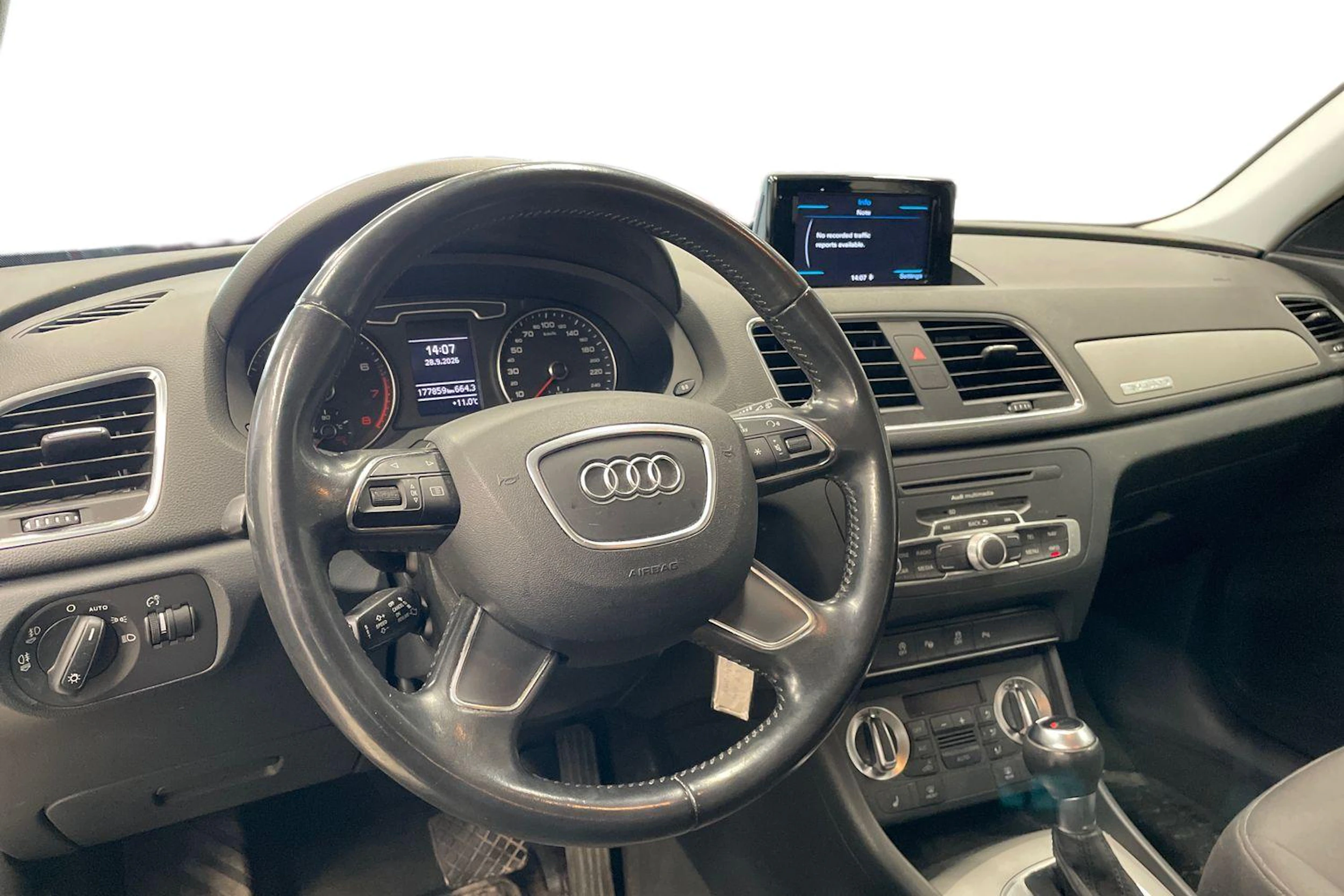 Ruskea (beige) Audi Q3 2014 kuva 3.