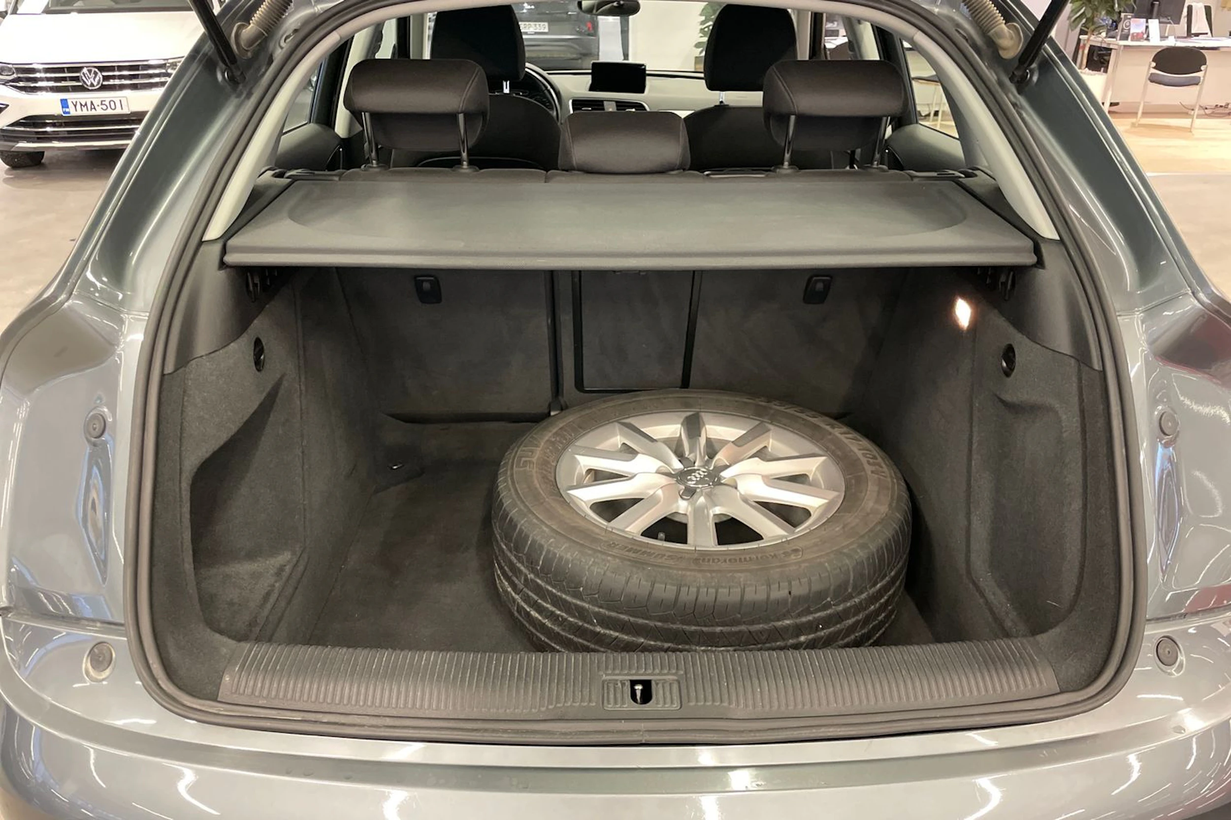 met. harmaa Audi Q3 2014 kuva 11.
