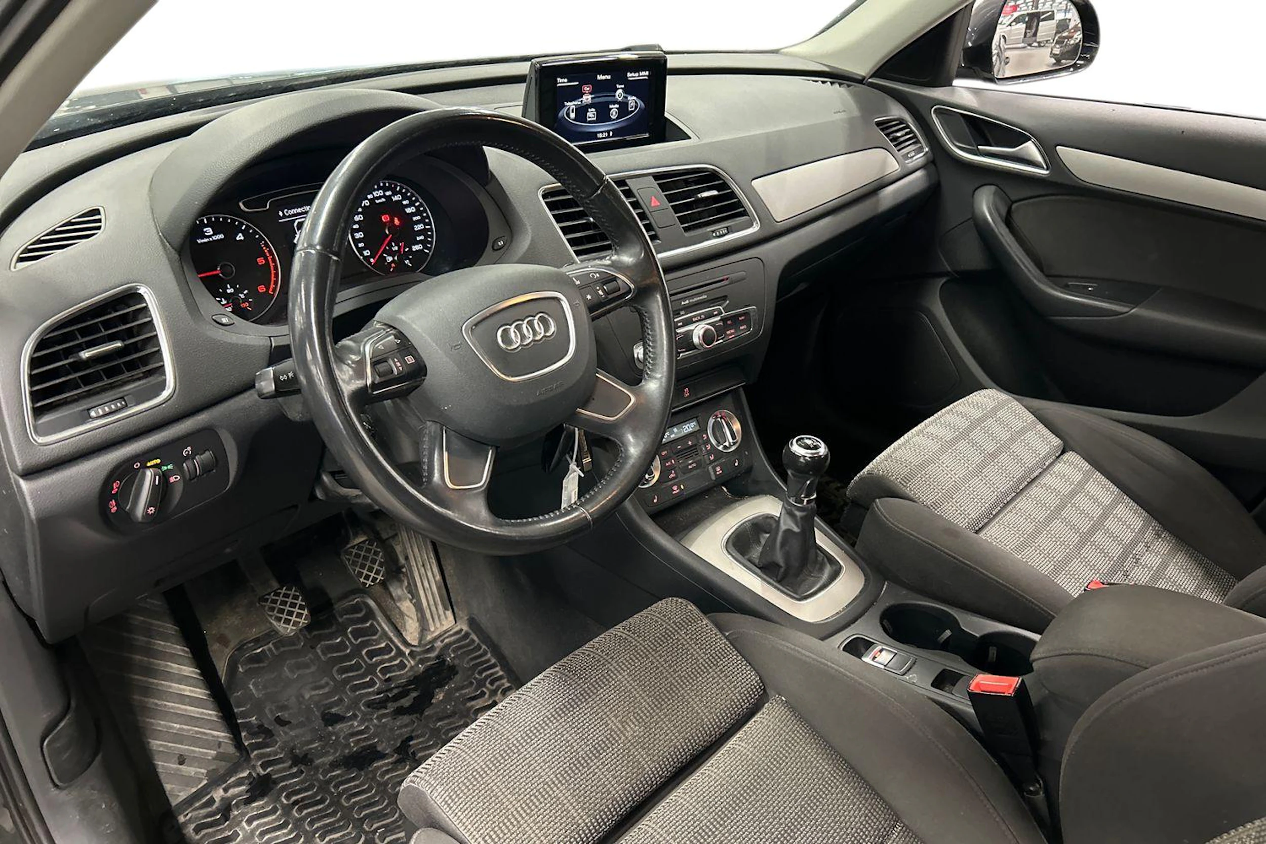 musta Audi Q3 2014 kuva 3.