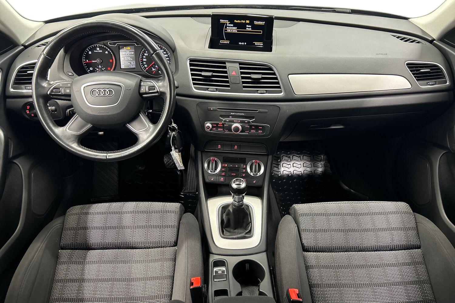Audi Q3 Business II 2,0 TDI 103 kW 2014, kuva 7/24