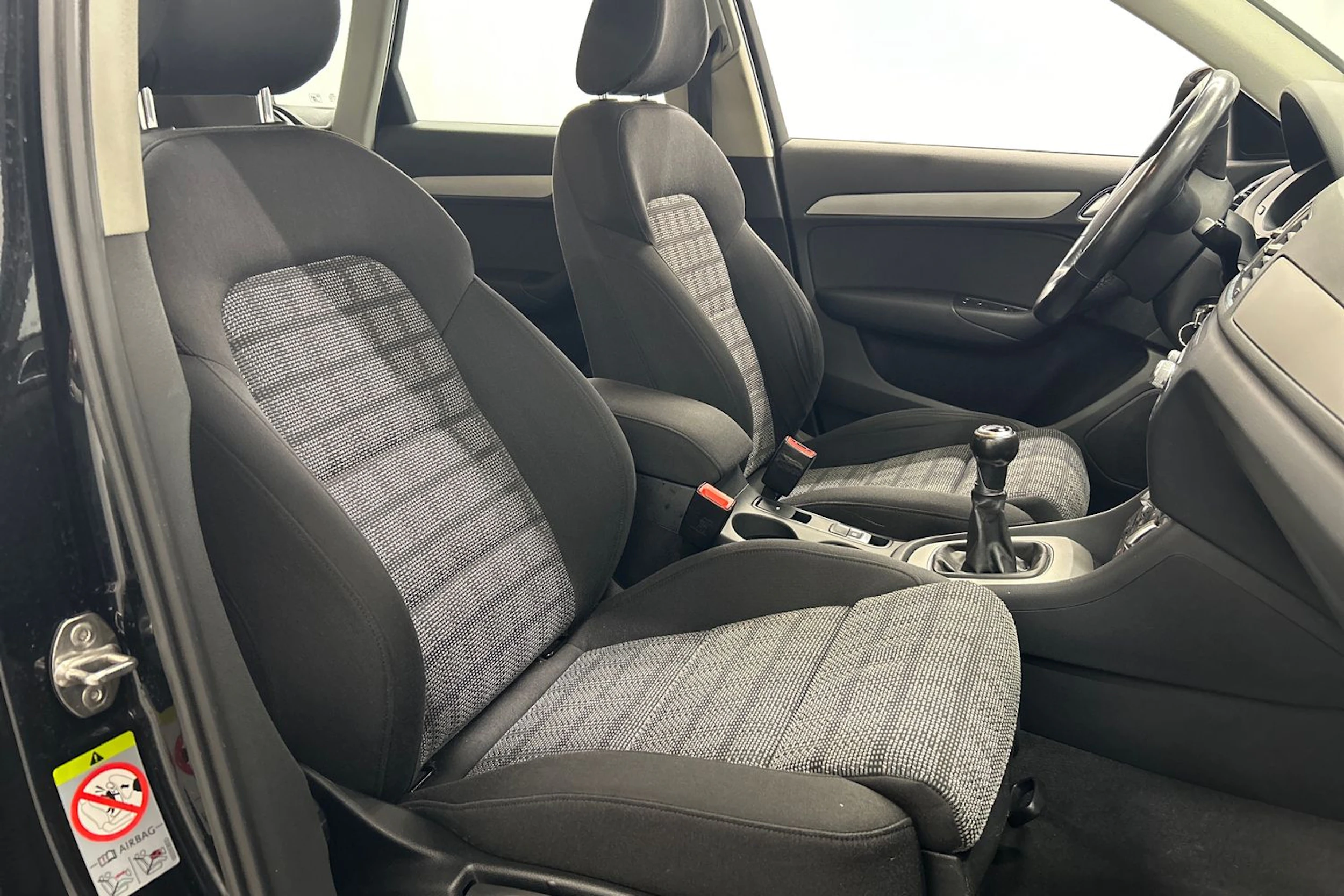 musta Audi Q3 2014 kuva 11.