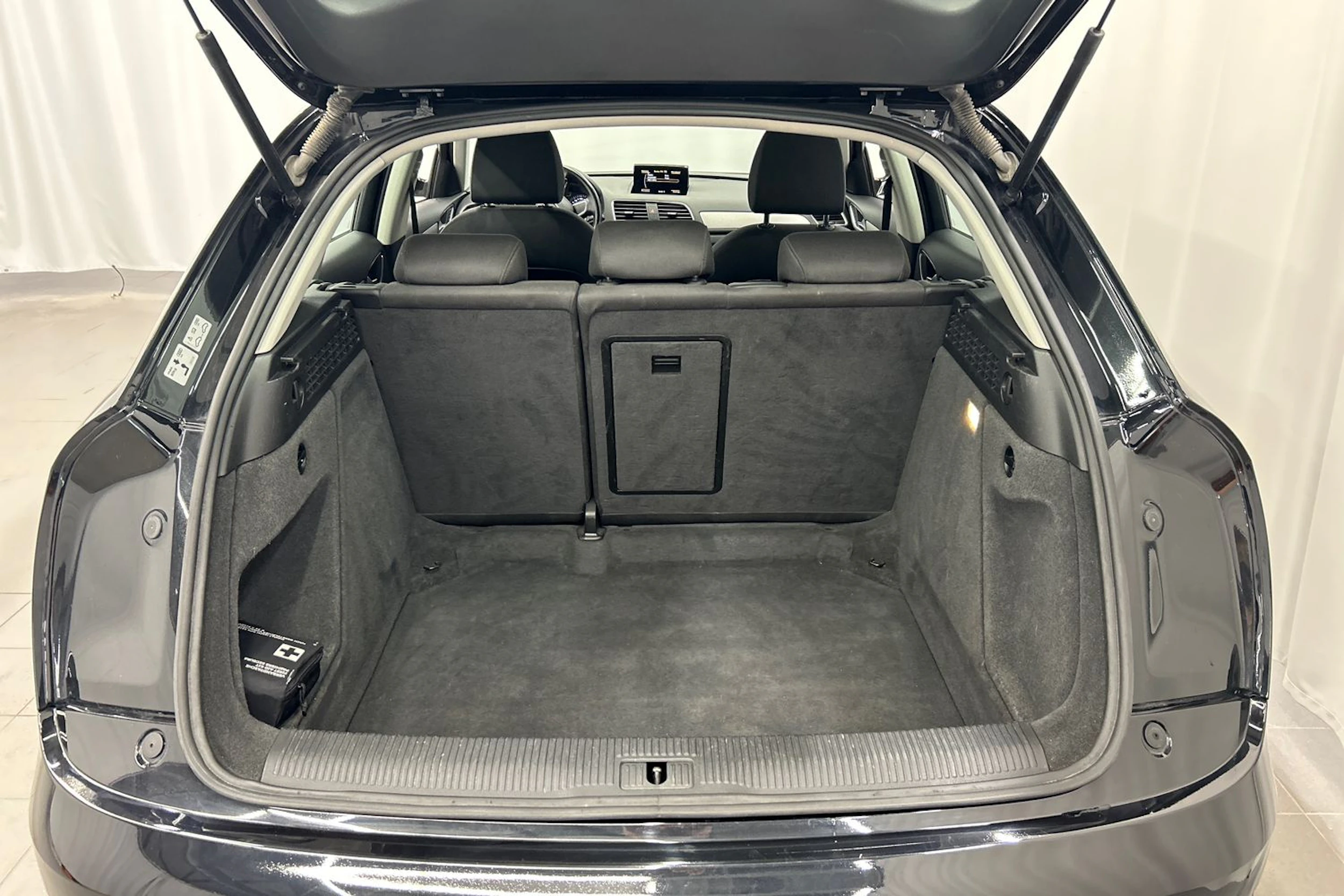 musta Audi Q3 2014 kuva 12.