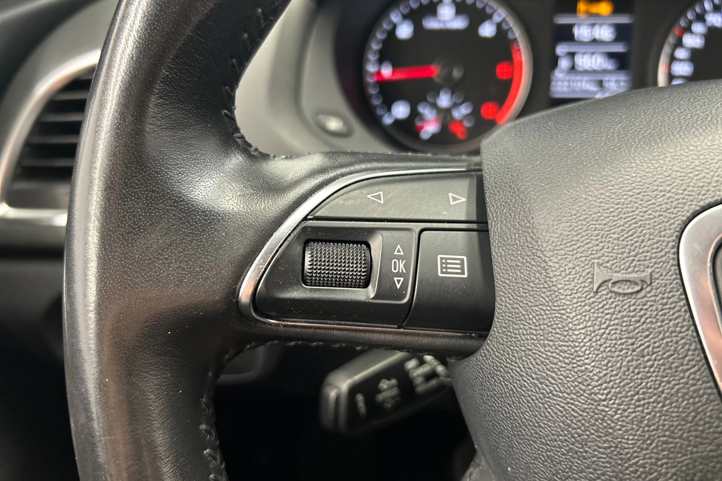 musta Audi Q3 2014 kuva 16.