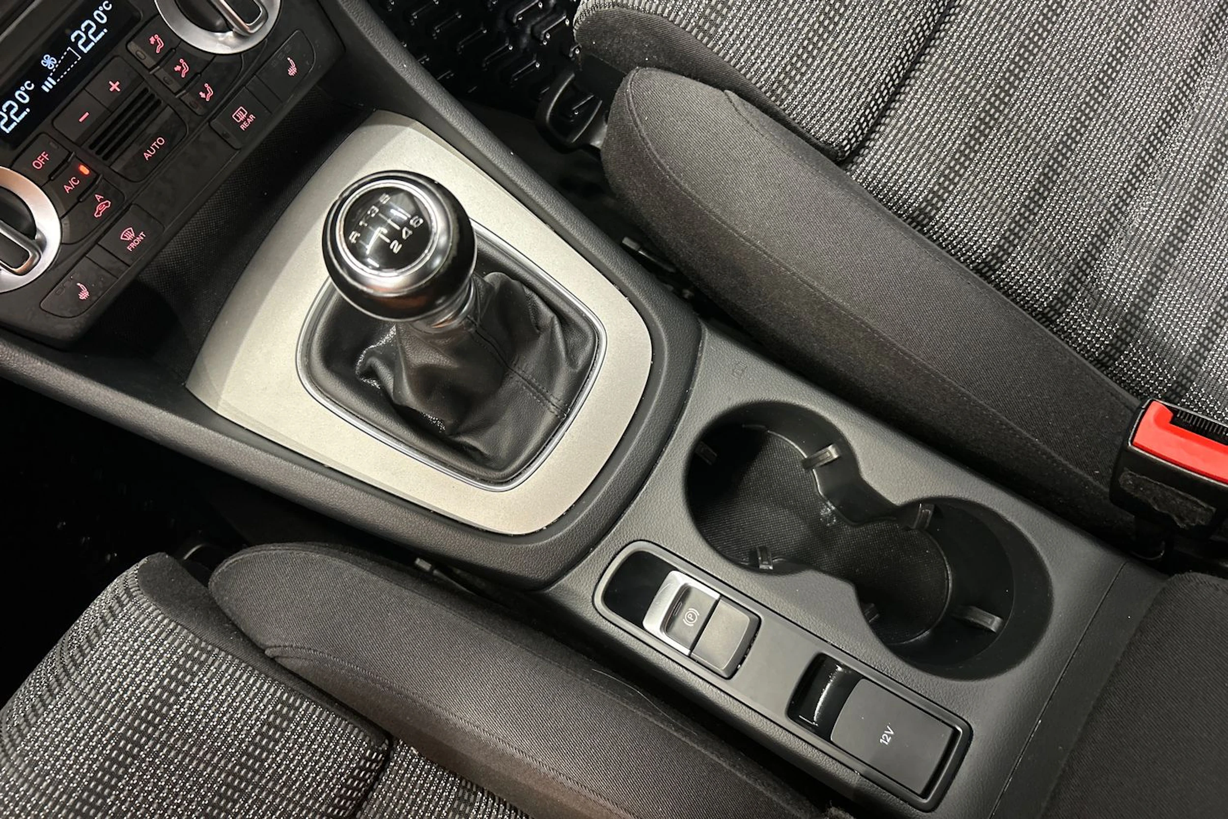 musta Audi Q3 2014 kuva 23.