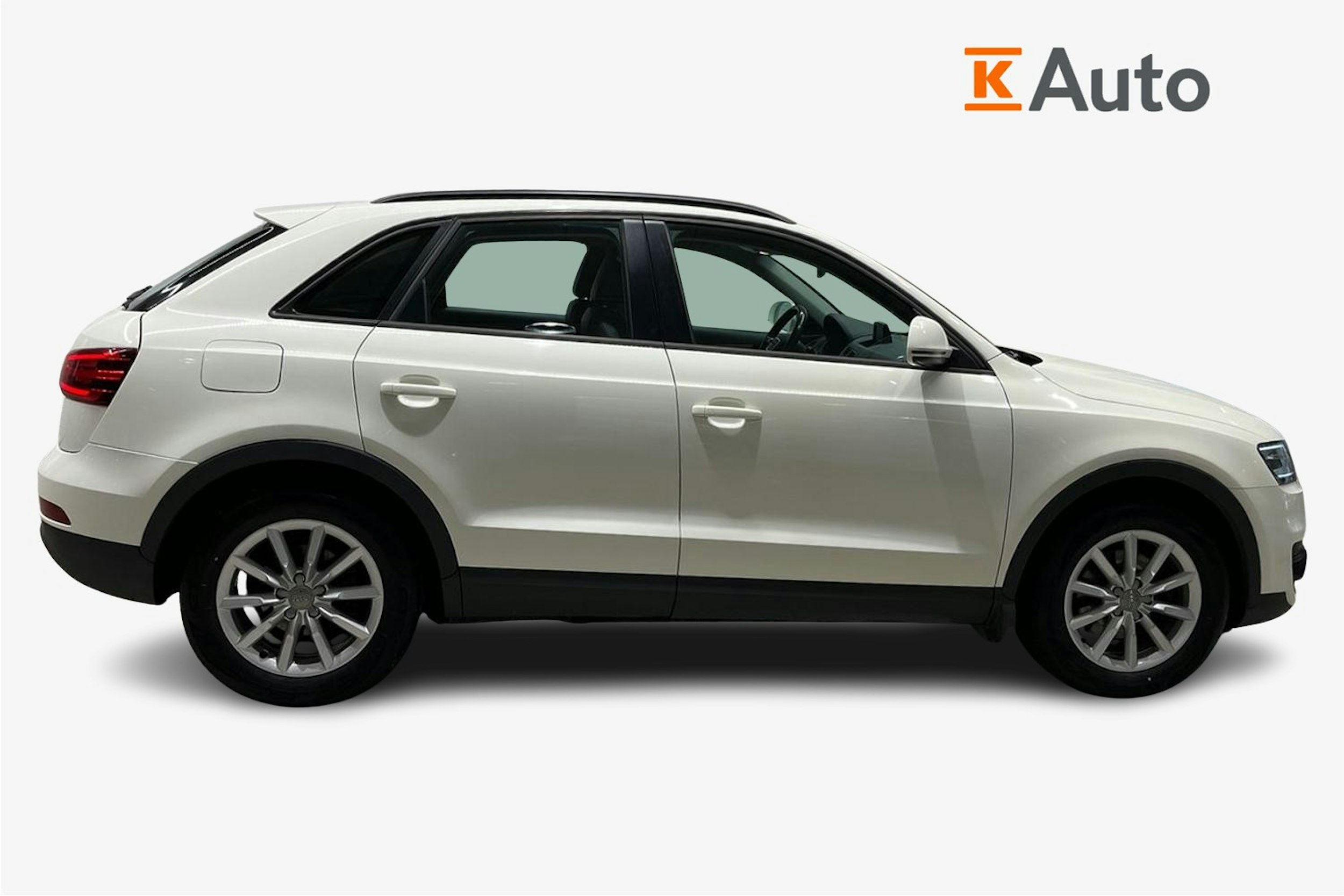 Valkoinen Audi Q3 2014 kuva 6.