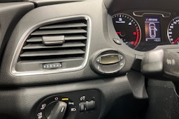 Valkoinen Audi Q3 2014 kuva 16.