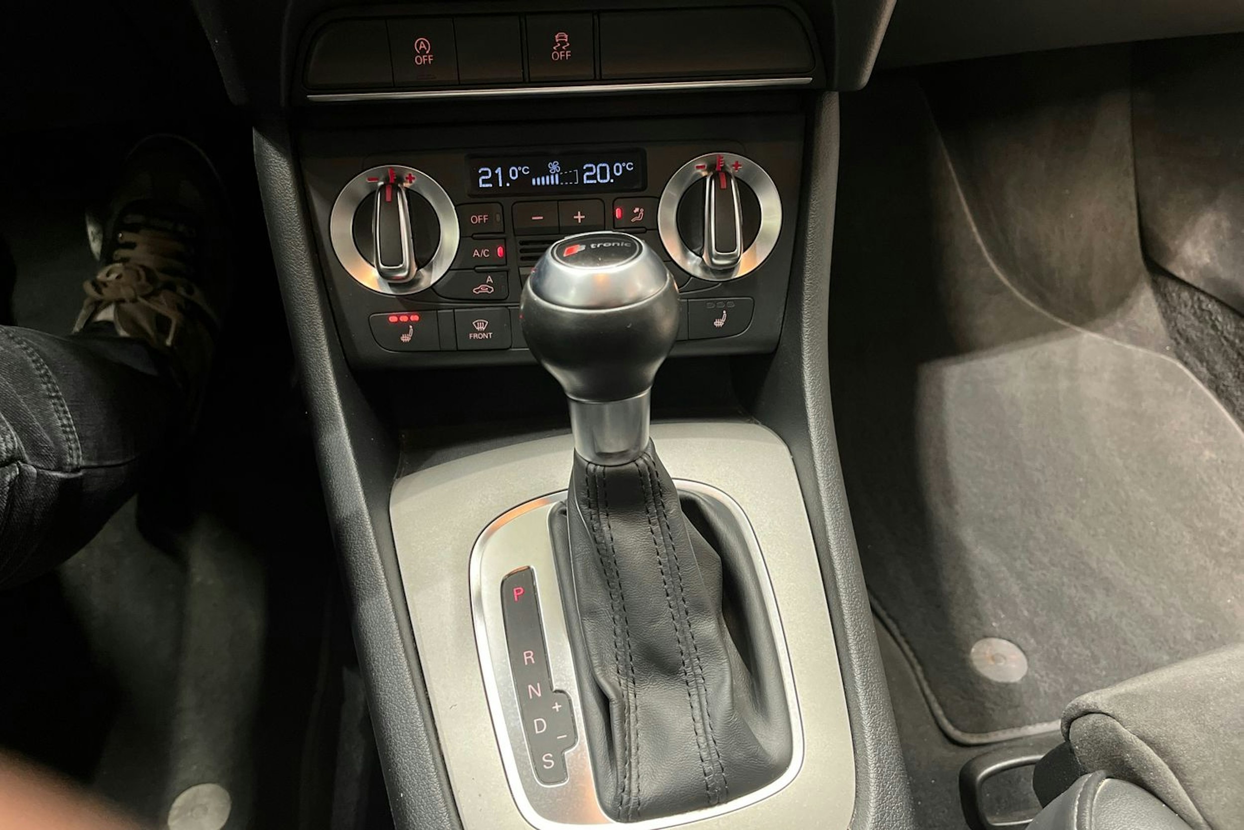 Valkoinen Audi Q3 2014 kuva 17.