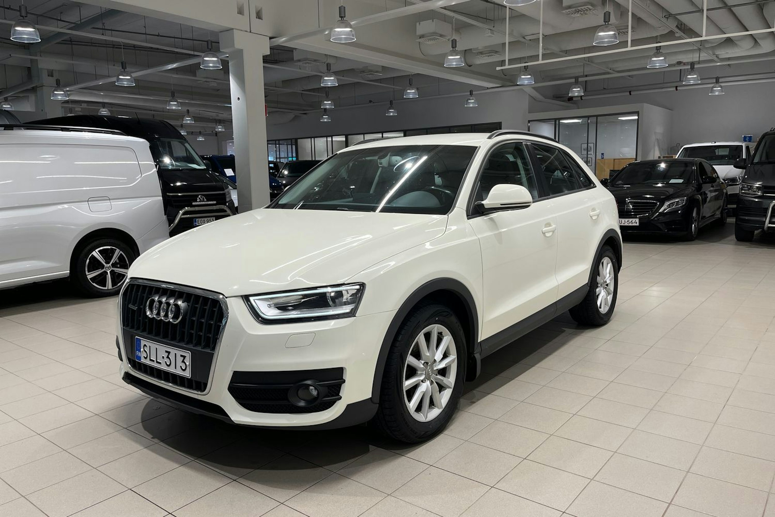 Valkoinen Audi Q3 2014 kuva 20.