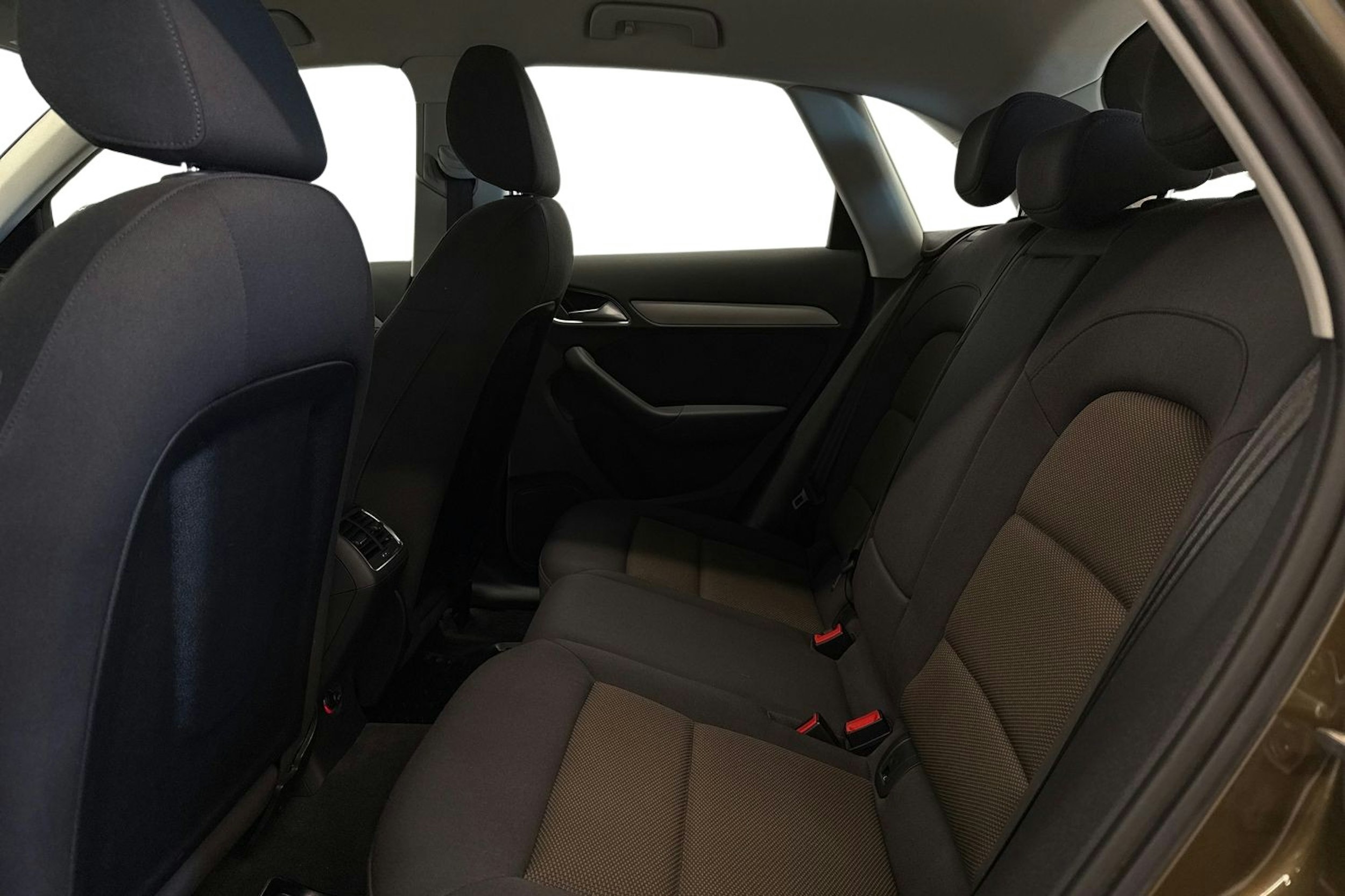 ruskea (beige) Audi Q3 2014 kuva 10.