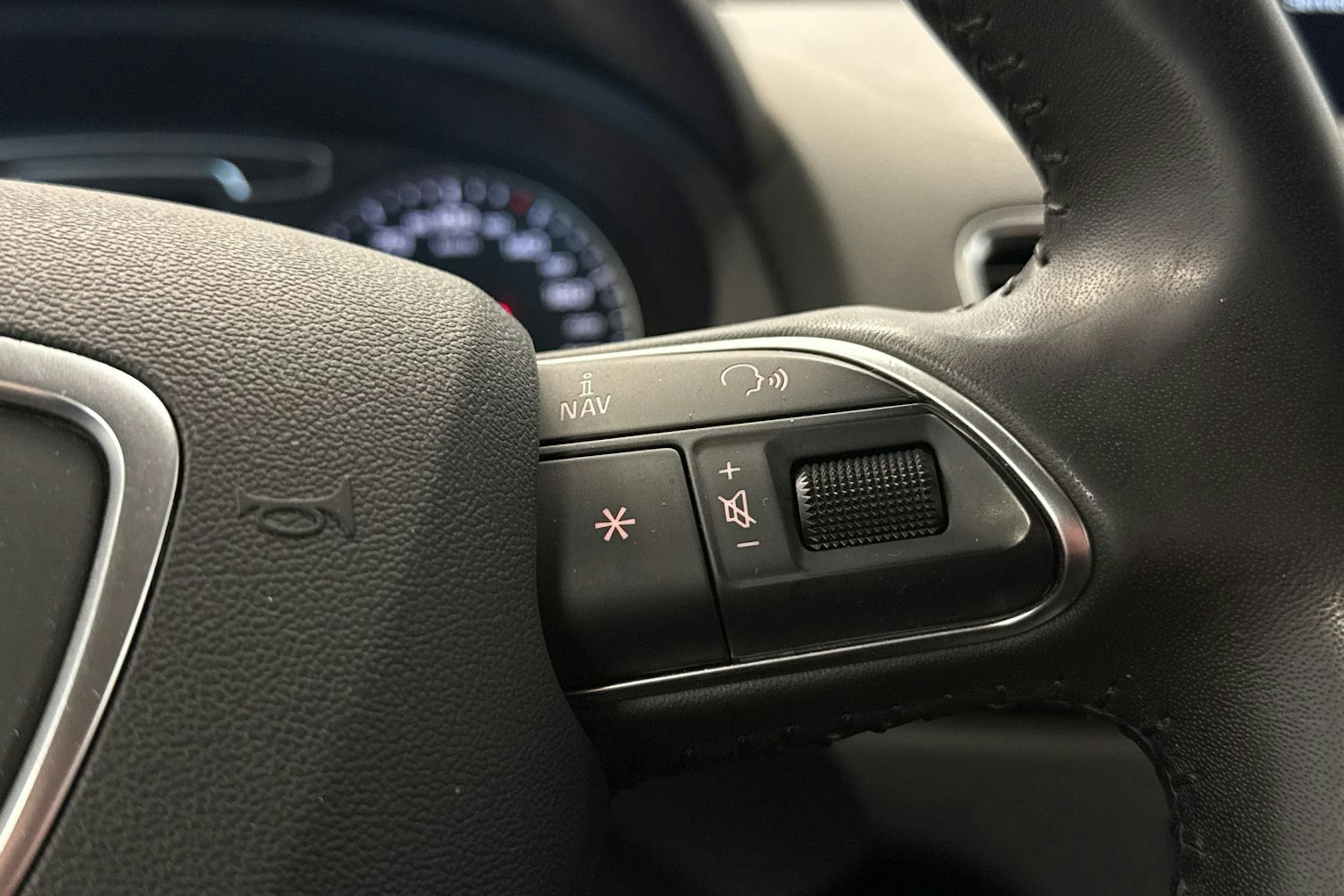 ruskea (beige) Audi Q3 2014 kuva 14.