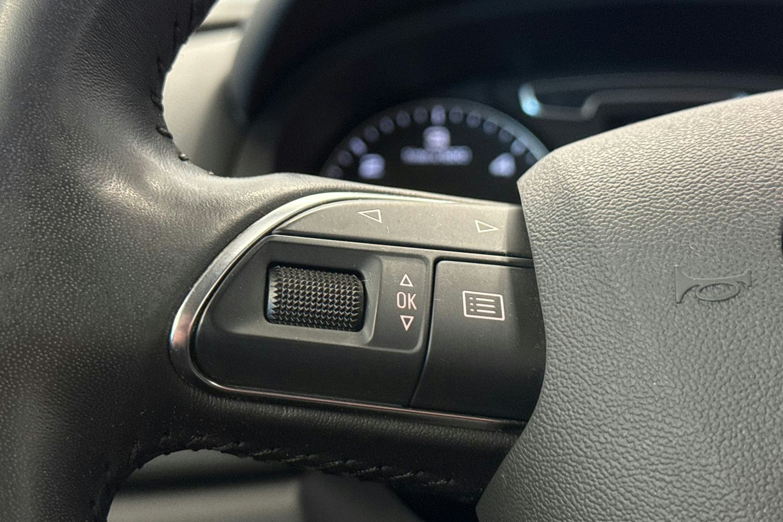 ruskea (beige) Audi Q3 2014 kuva 15.