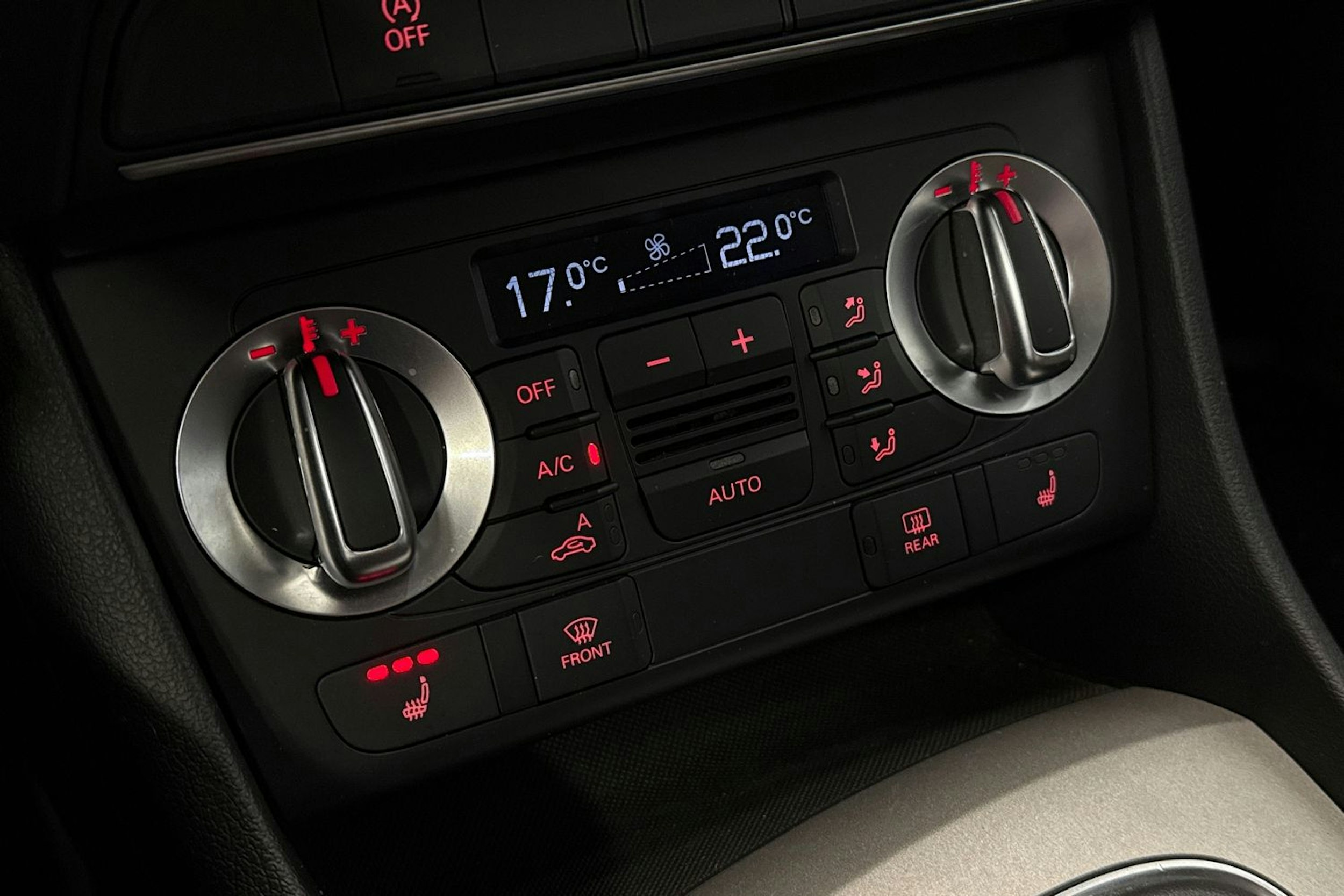 ruskea (beige) Audi Q3 2014 kuva 18.