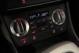 ruskea (beige) Audi Q3 2014 kuva 18.