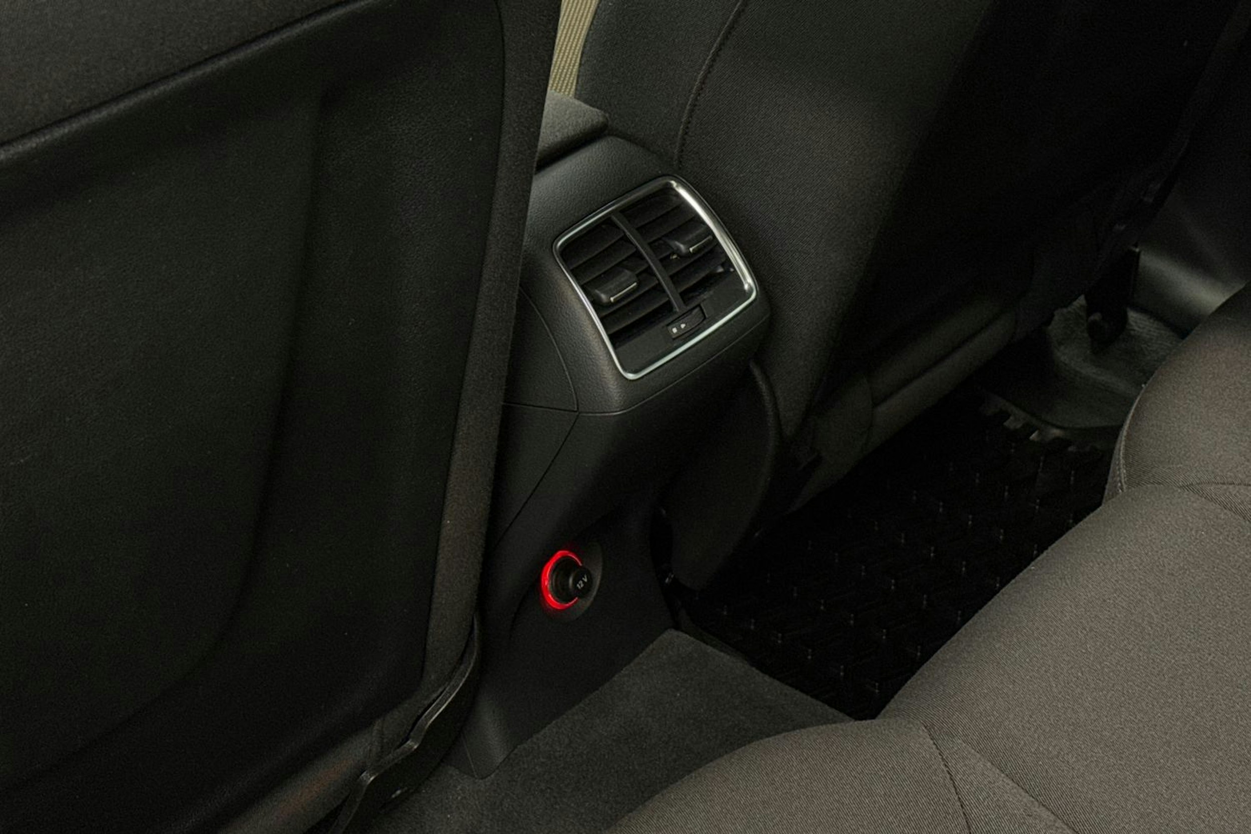 ruskea (beige) Audi Q3 2014 kuva 19.