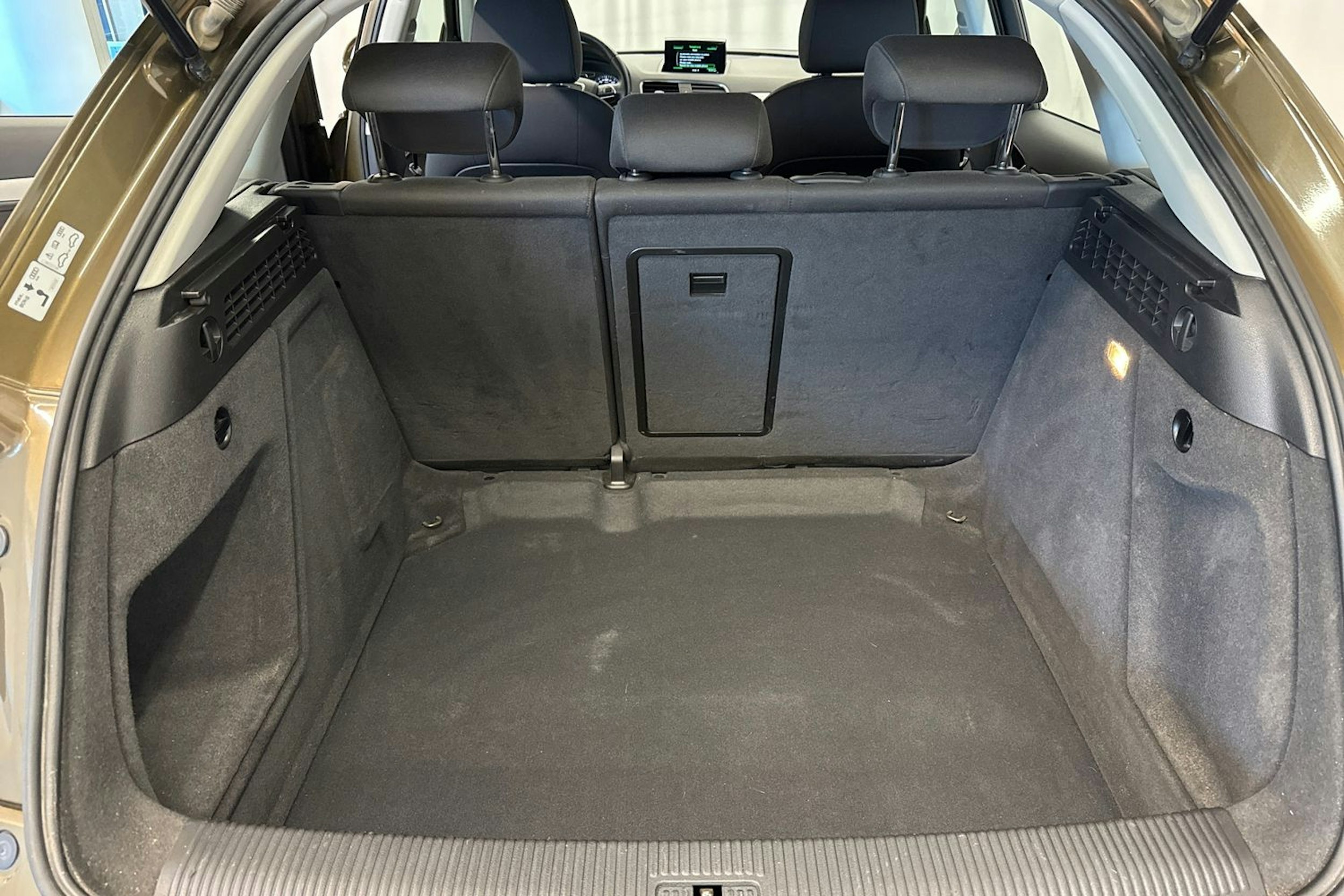 ruskea (beige) Audi Q3 2014 kuva 20.