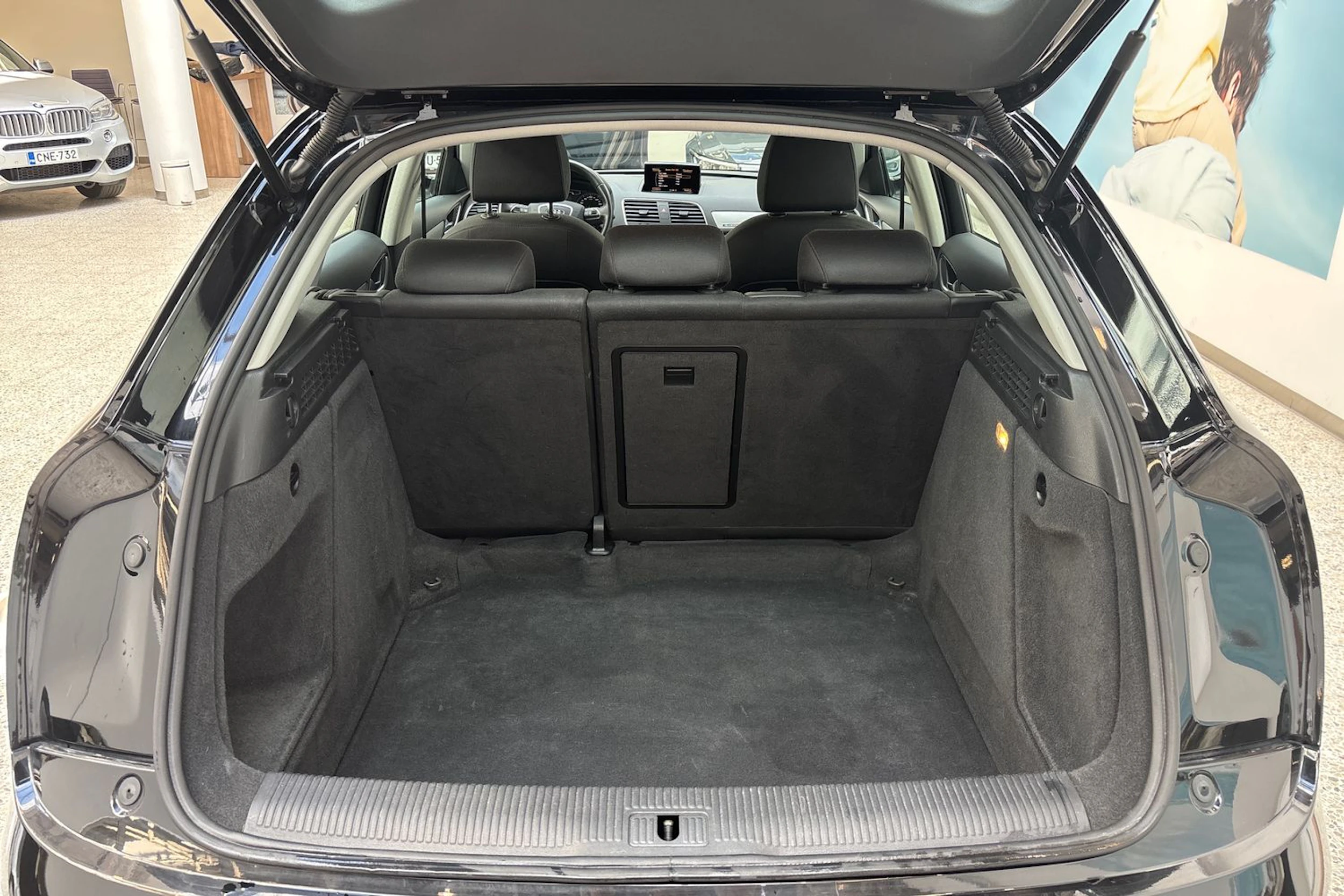 musta Audi Q3 2014 kuva 12.