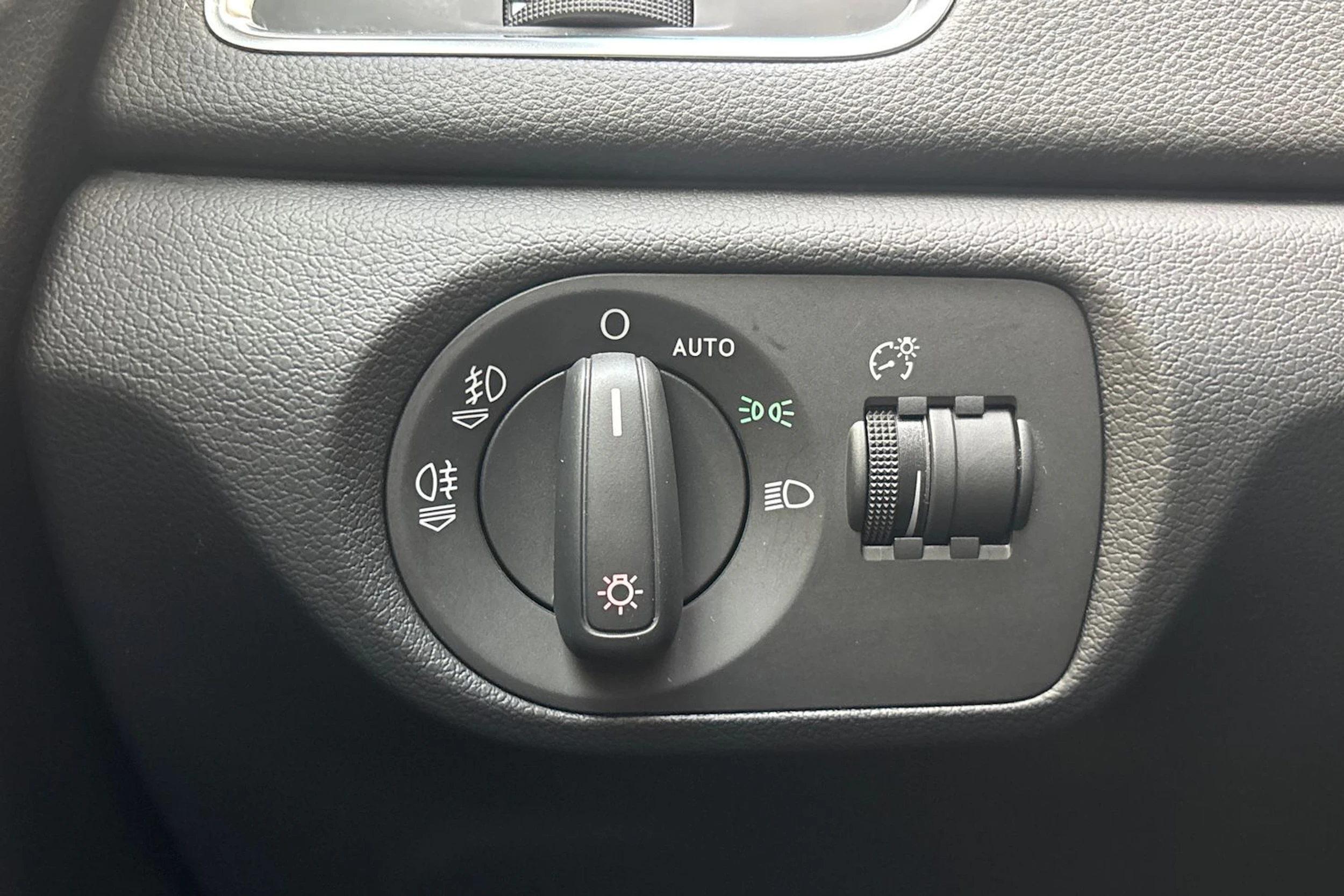 musta Audi Q3 2014 kuva 15.