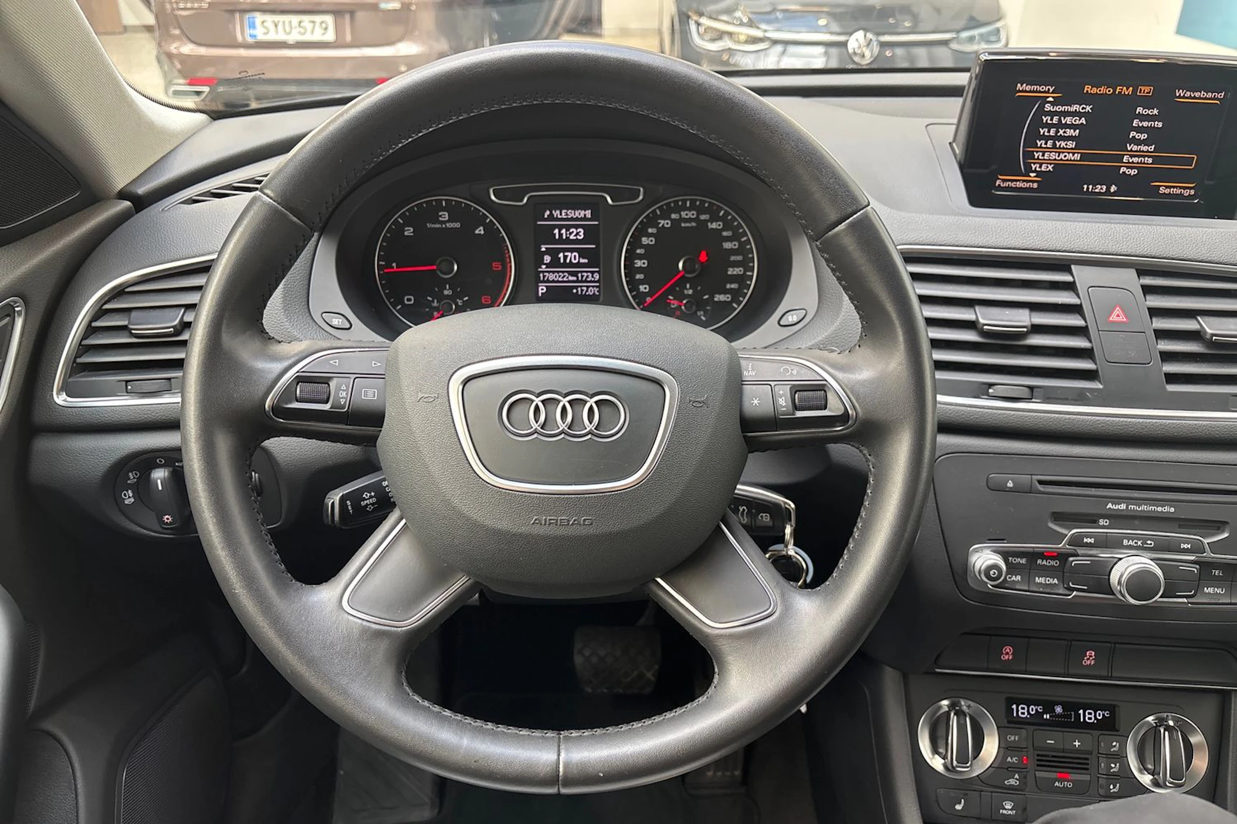 musta Audi Q3 2014 kuva 16.