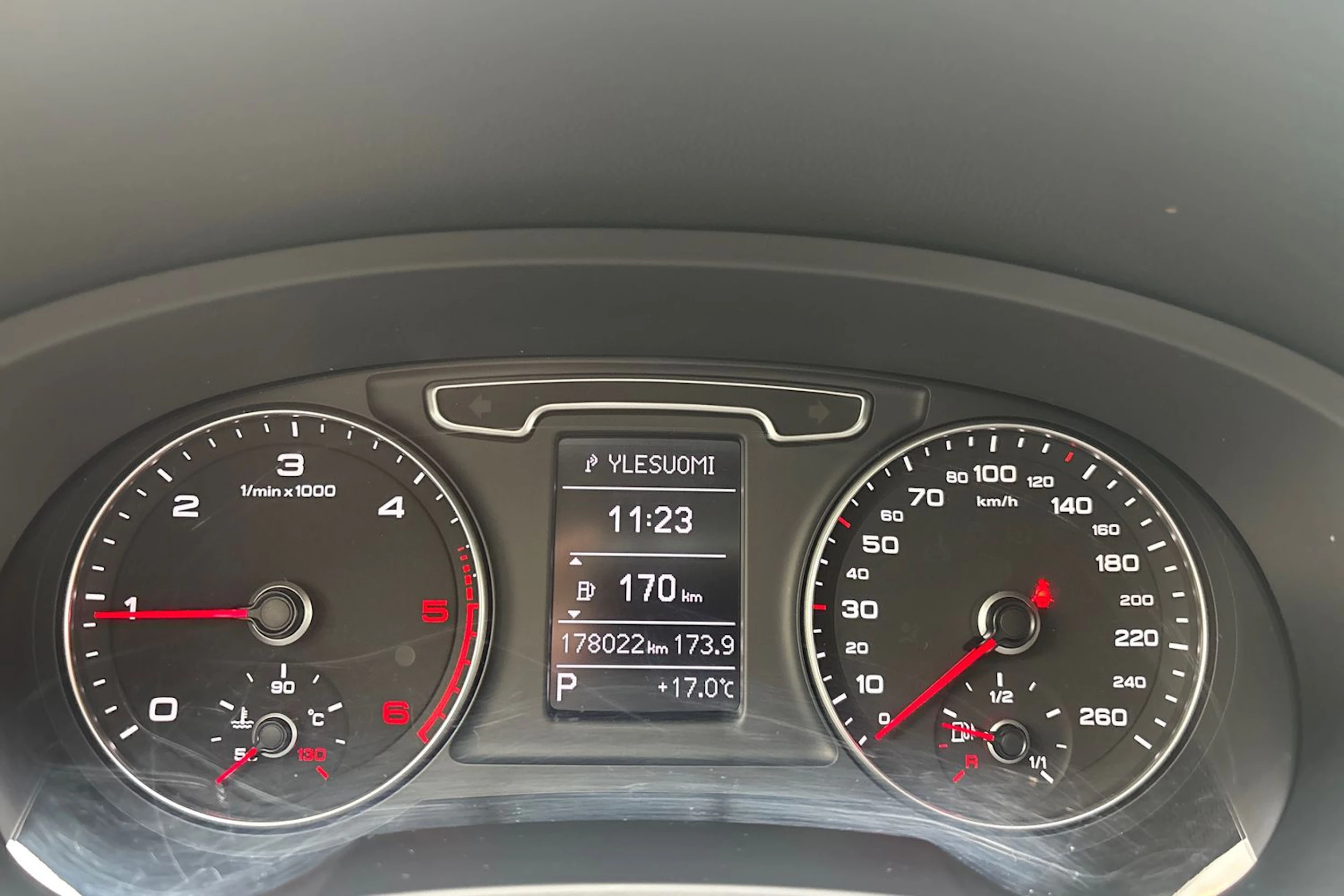 musta Audi Q3 2014 kuva 17.