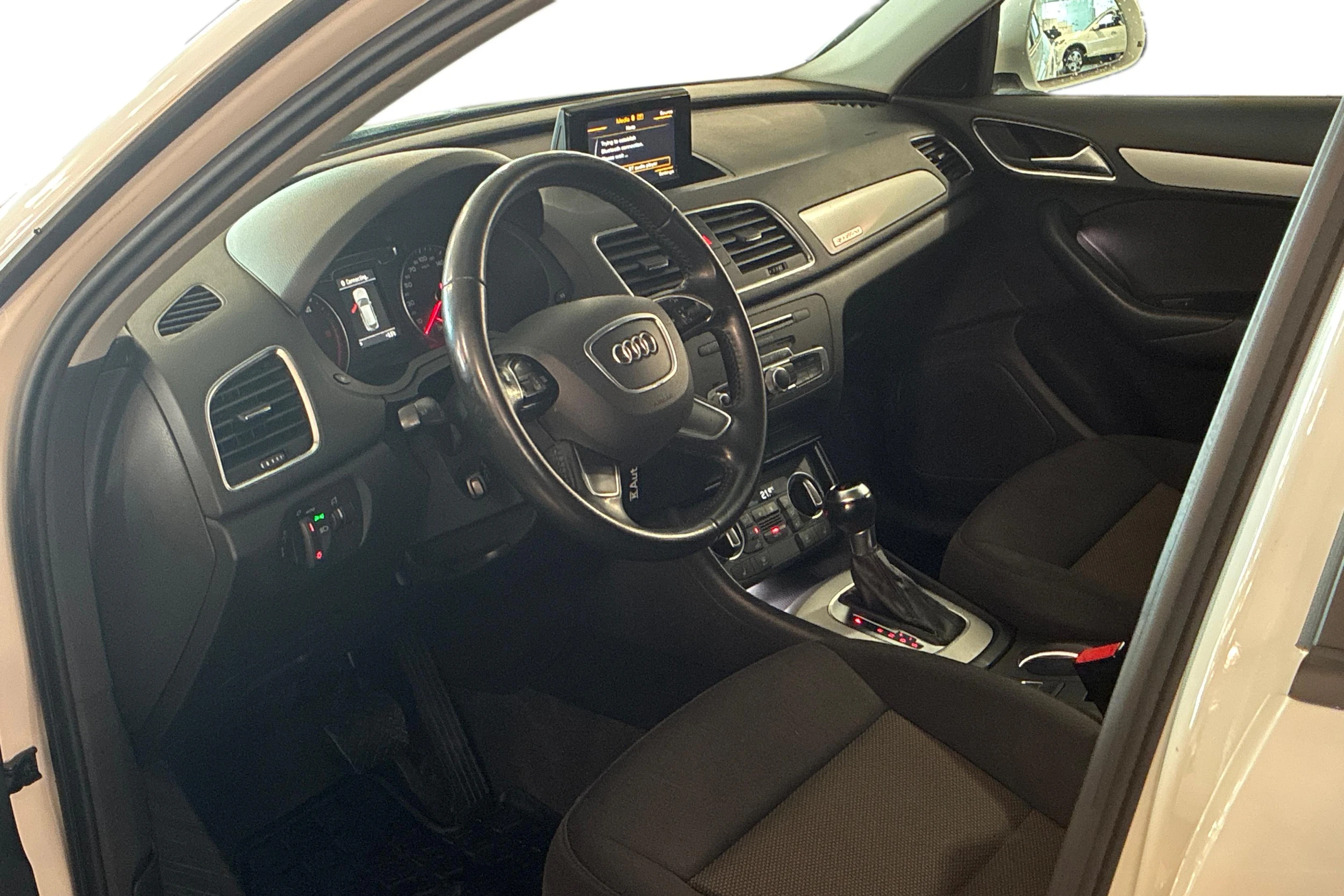 valkoinen Audi Q3 2015 kuva 8.