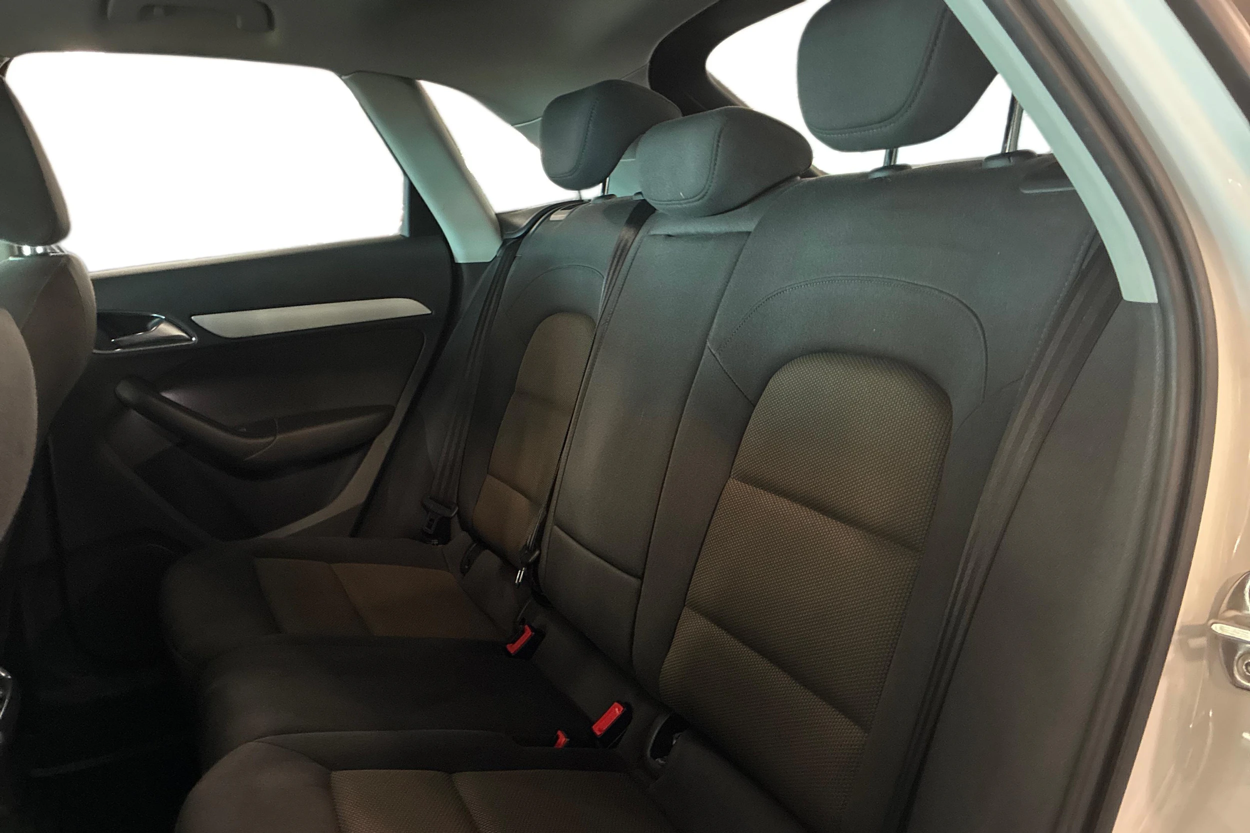 valkoinen Audi Q3 2015 kuva 11.