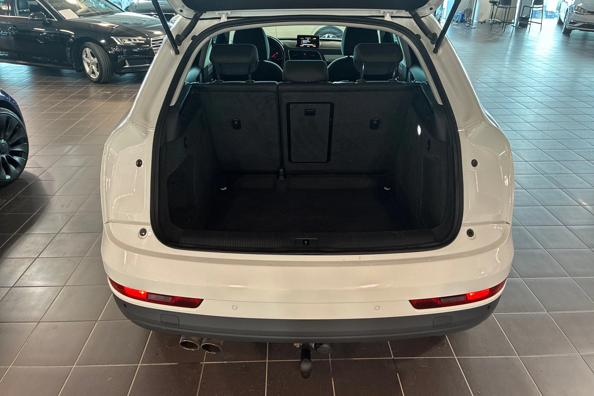 valkoinen Audi Q3 2015 kuva 16.