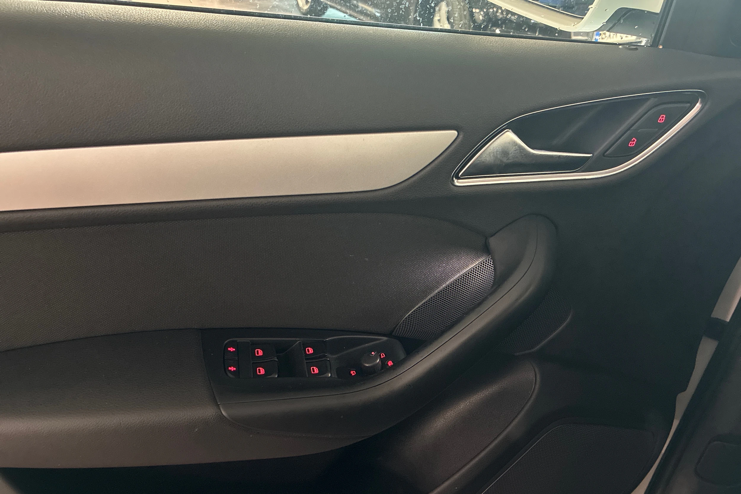 valkoinen Audi Q3 2015 kuva 20.