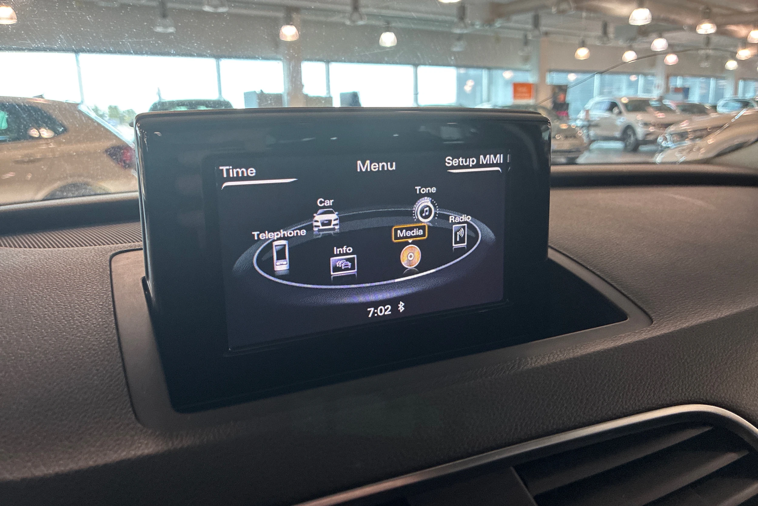 valkoinen Audi Q3 2015 kuva 22.