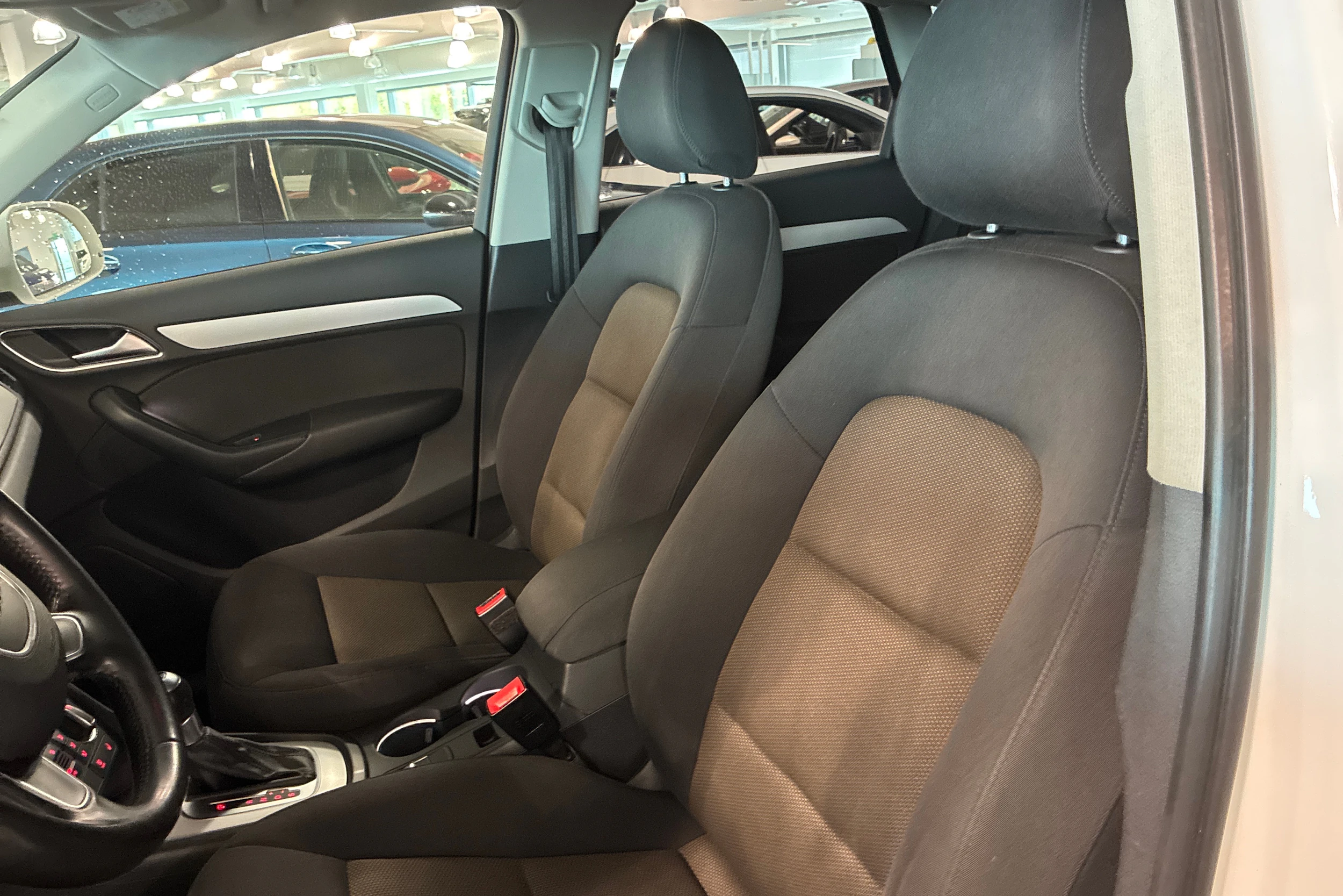 valkoinen Audi Q3 2015 kuva 25.