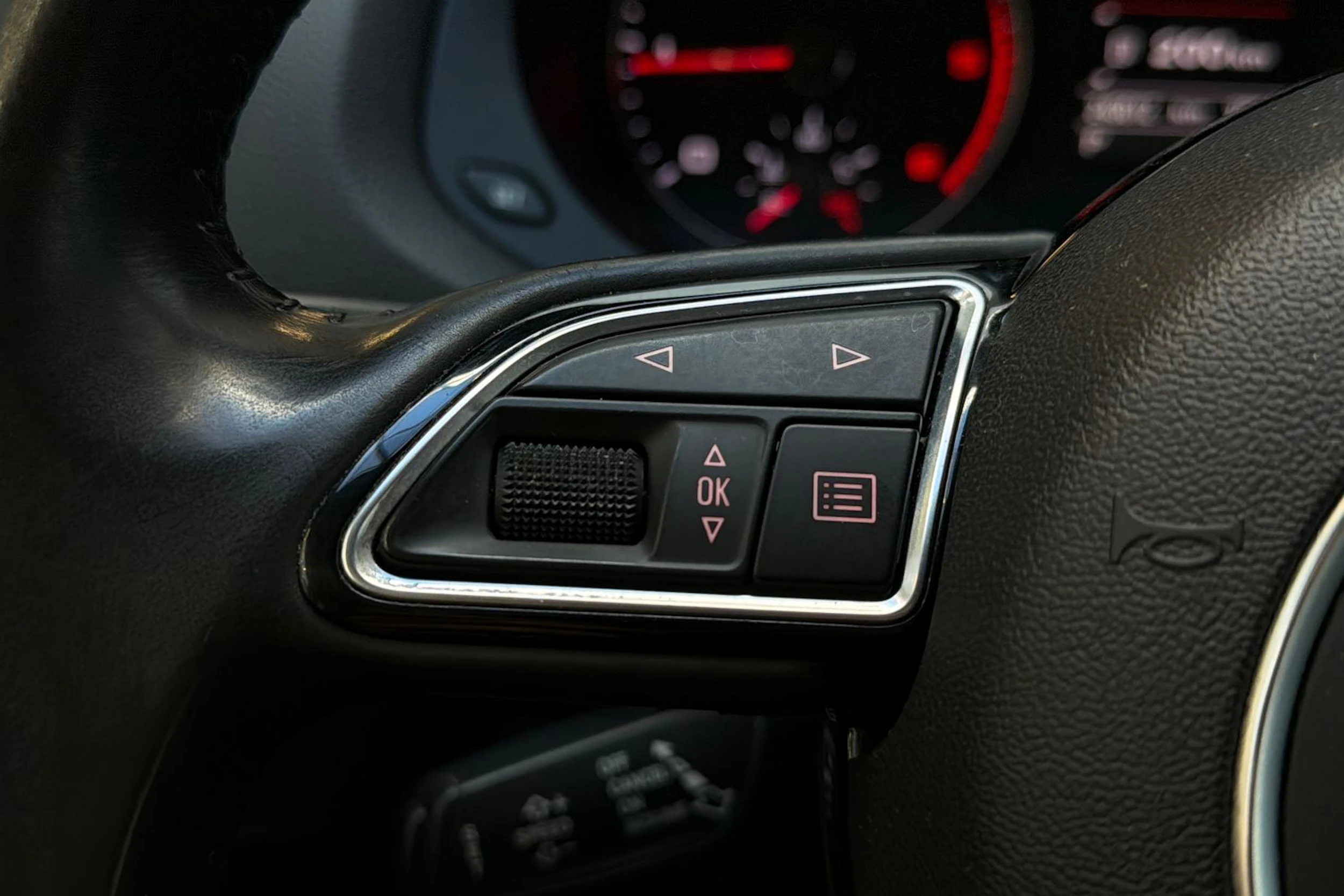 hopea Audi Q3 2015 kuva 13.