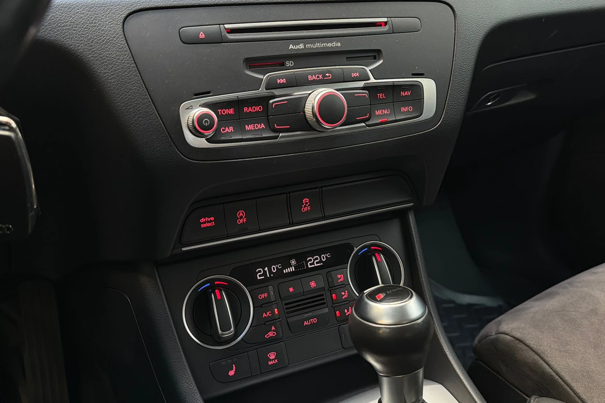 hopea Audi Q3 2015 kuva 20.