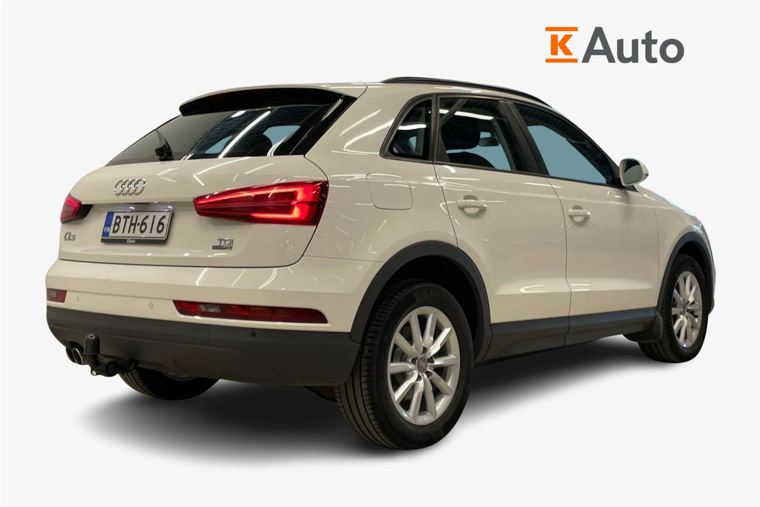 Valkoinen Audi Q3 2015 kuva 3.