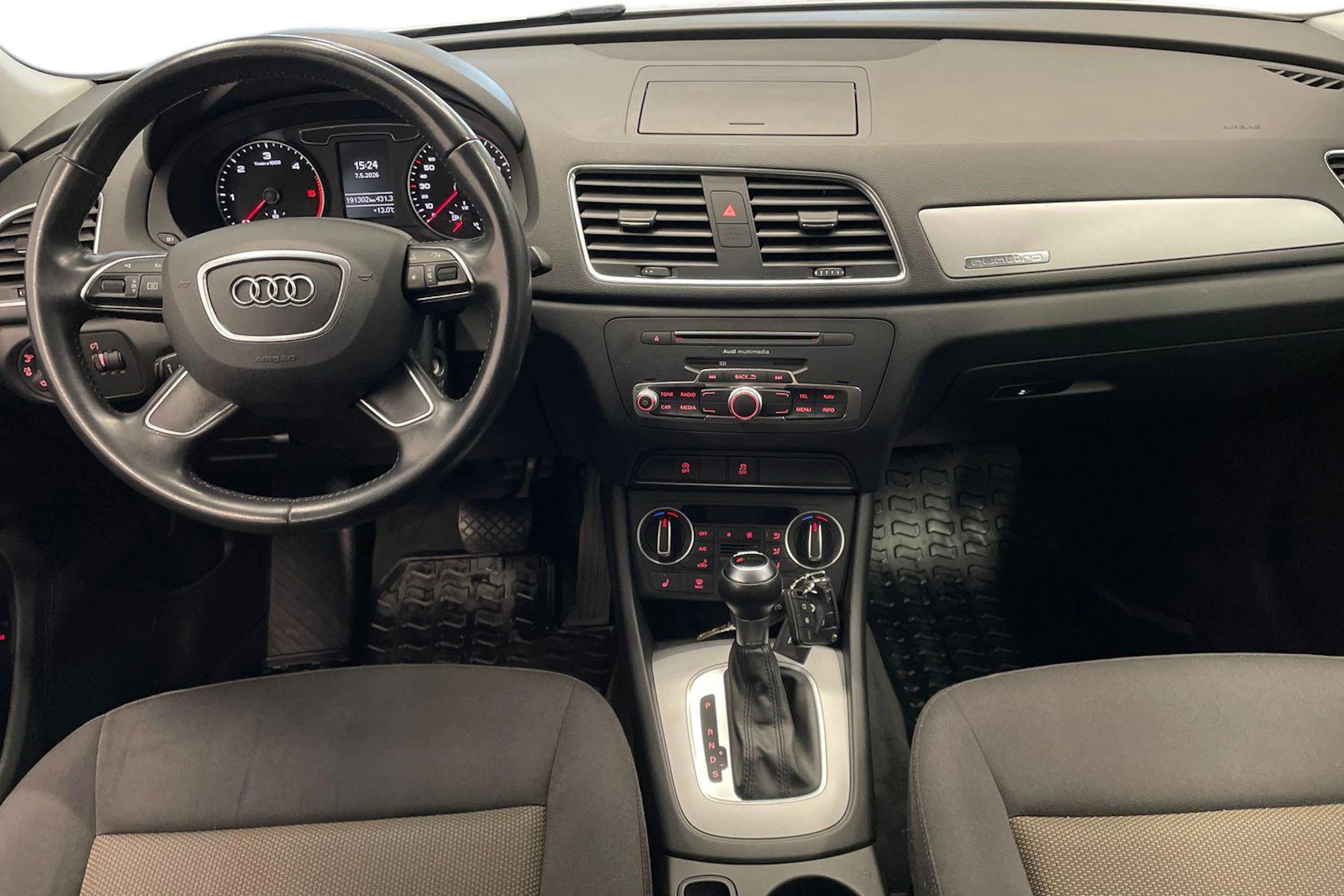 Valkoinen Audi Q3 2015 kuva 9.