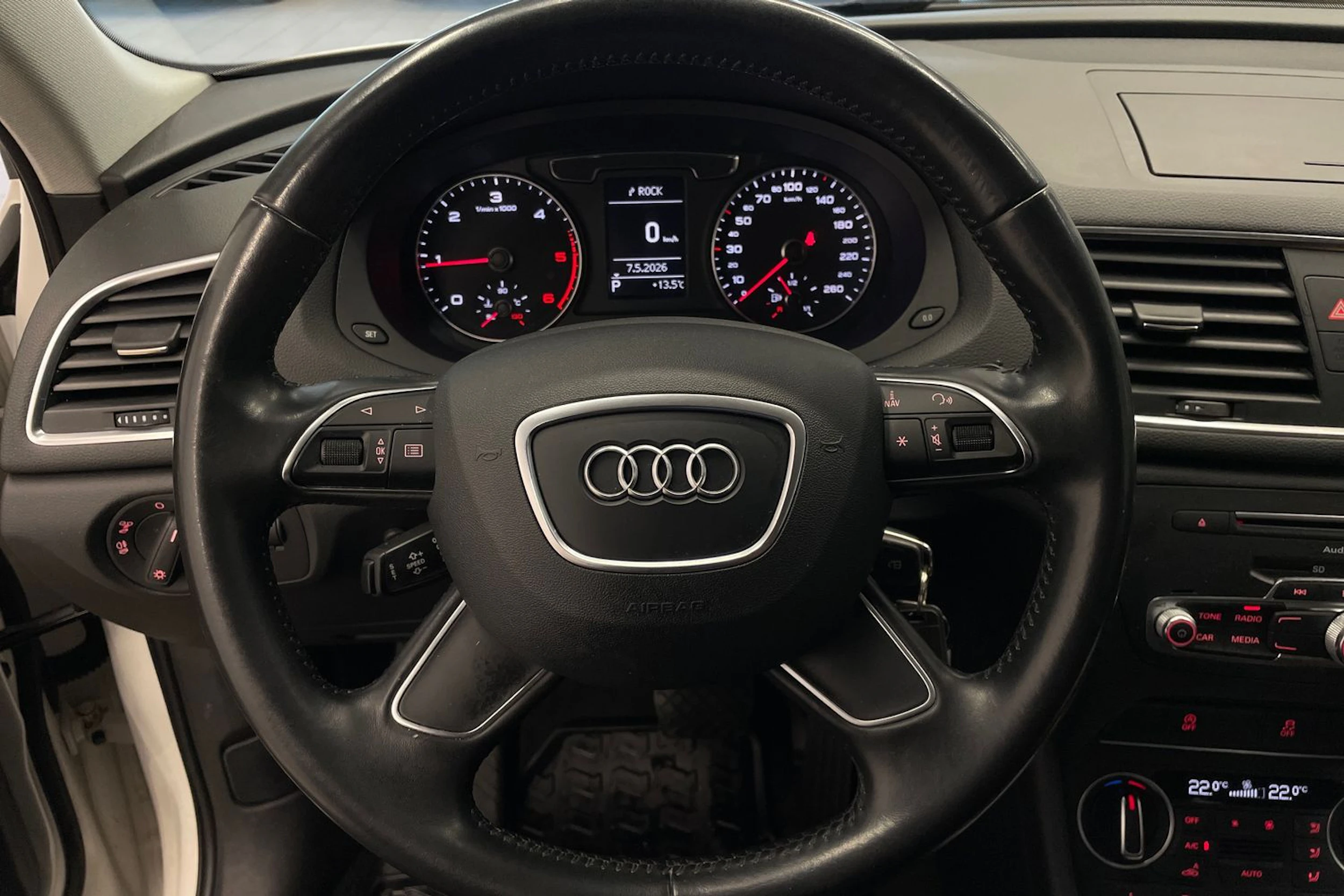 Valkoinen Audi Q3 2015 kuva 16.