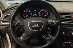 Valkoinen Audi Q3 2015 kuva 16.