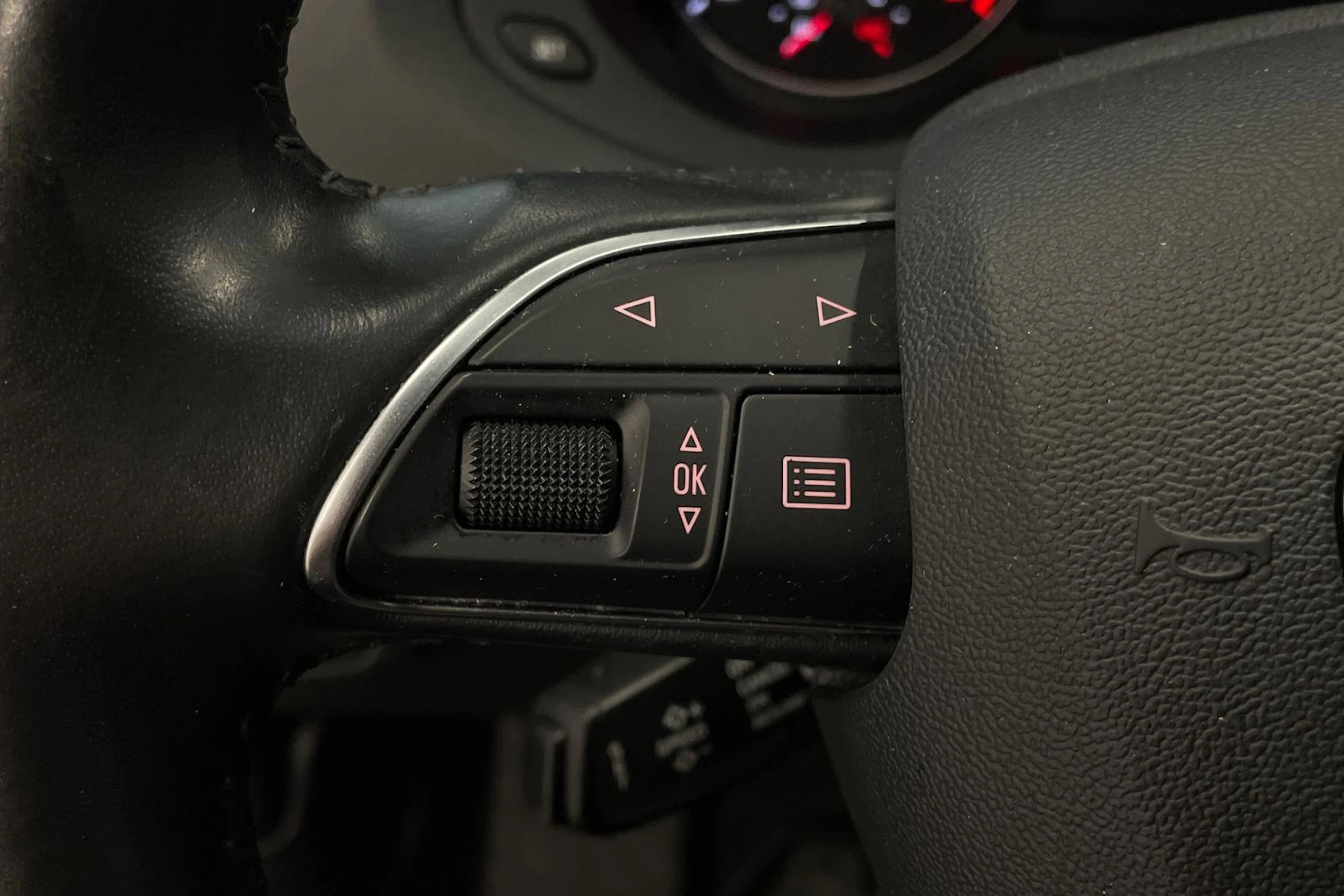 Valkoinen Audi Q3 2015 kuva 17.
