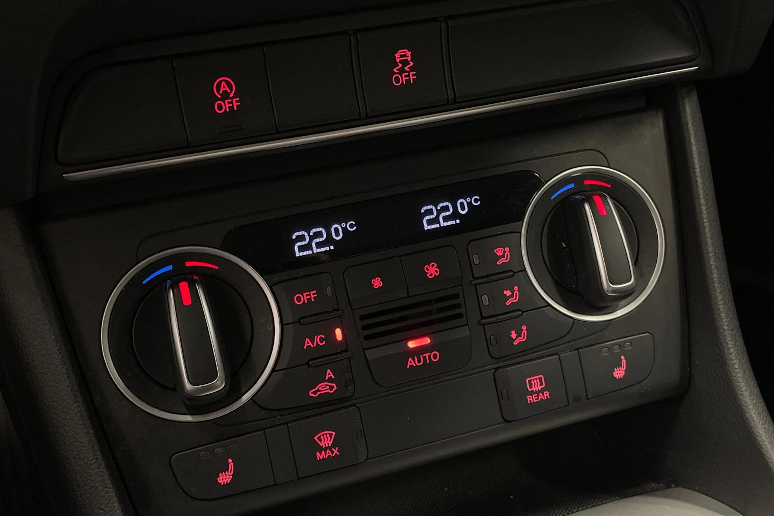 Valkoinen Audi Q3 2015 kuva 21.